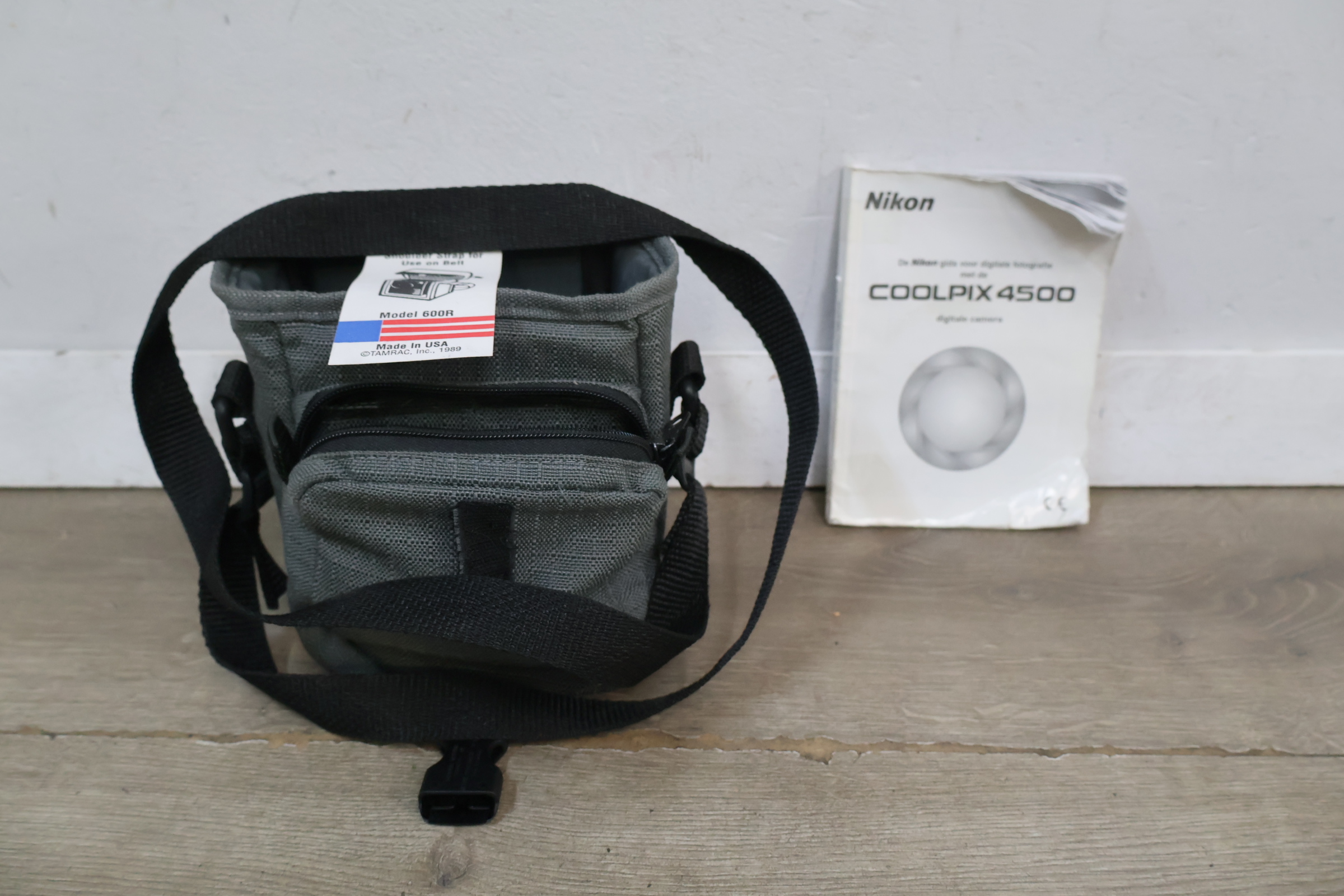 Nikon Coolpix 4500 digitale camera met accessoires – foto 5 – kavel bij GSD Auctions, Zoeterwoude