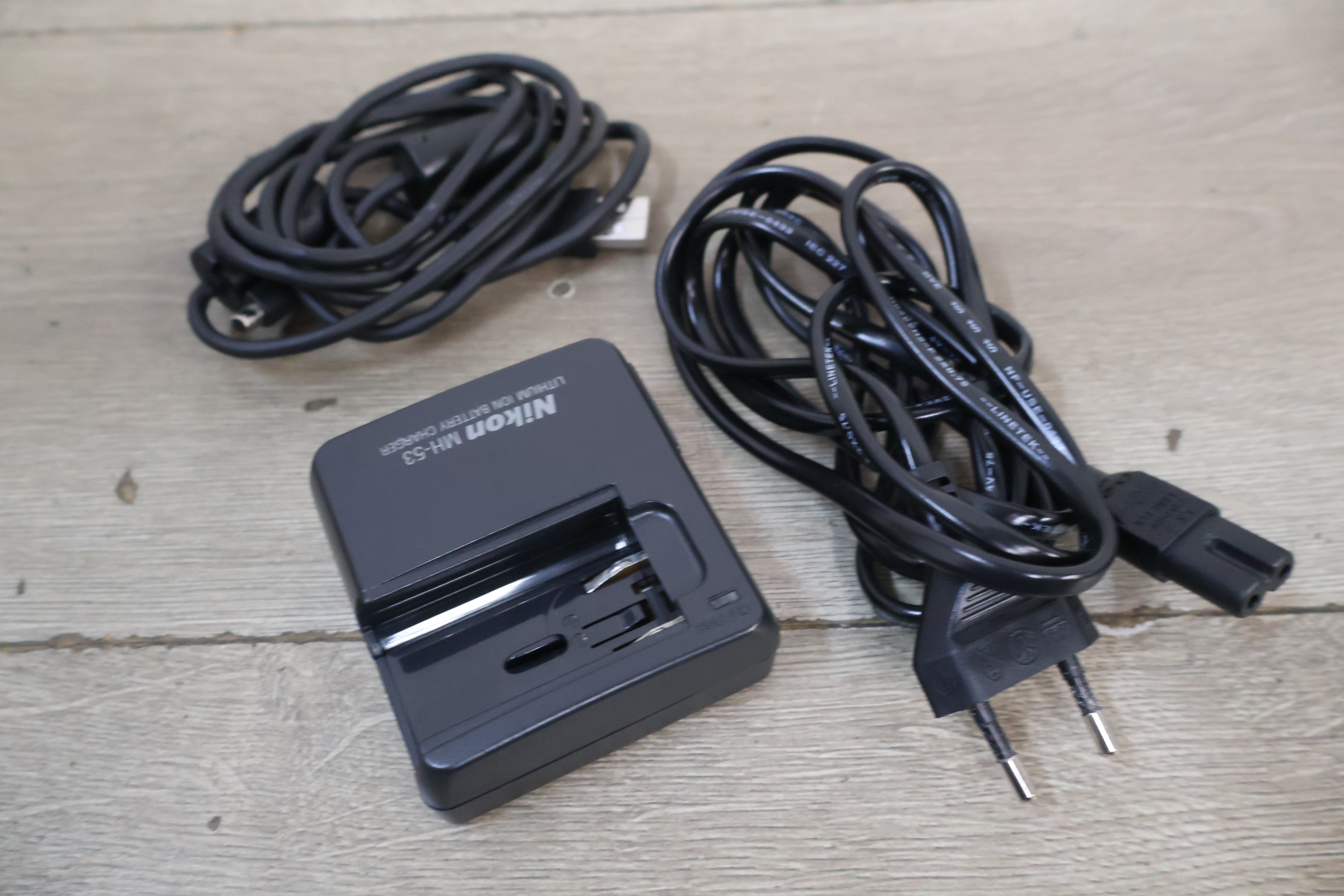 Nikon Coolpix 4500 digitale camera met accessoires – foto 9 – kavel bij GSD Auctions, Zoeterwoude