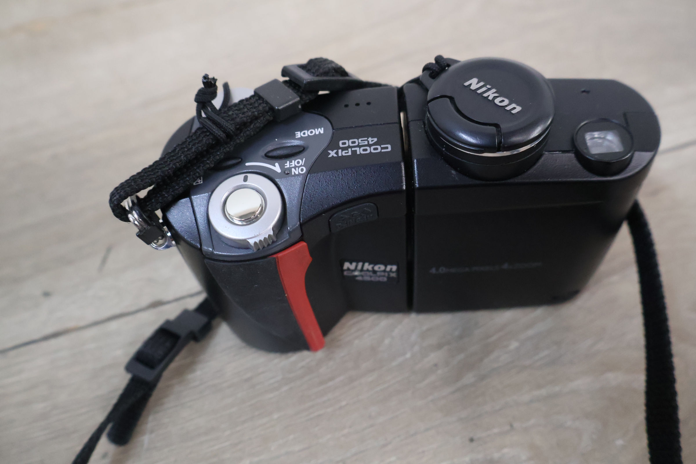 Nikon Coolpix 4500 digitale camera met accessoires – foto 10 – kavel bij GSD Auctions, Zoeterwoude