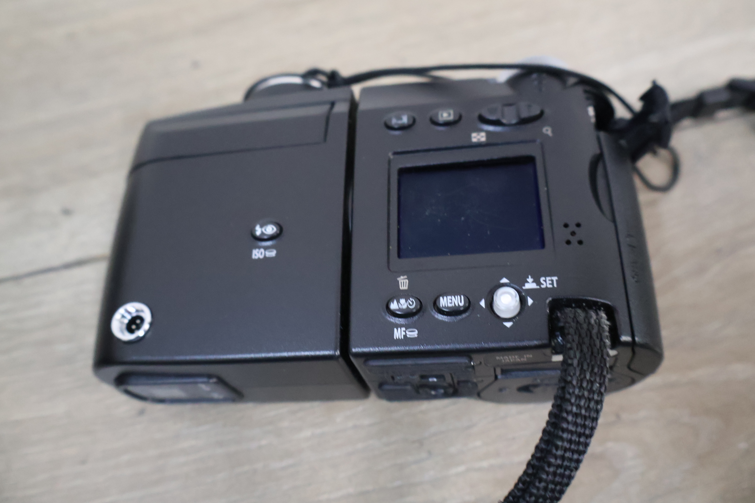 Nikon Coolpix 4500 digitale camera met accessoires – foto 12 – kavel bij GSD Auctions, Zoeterwoude