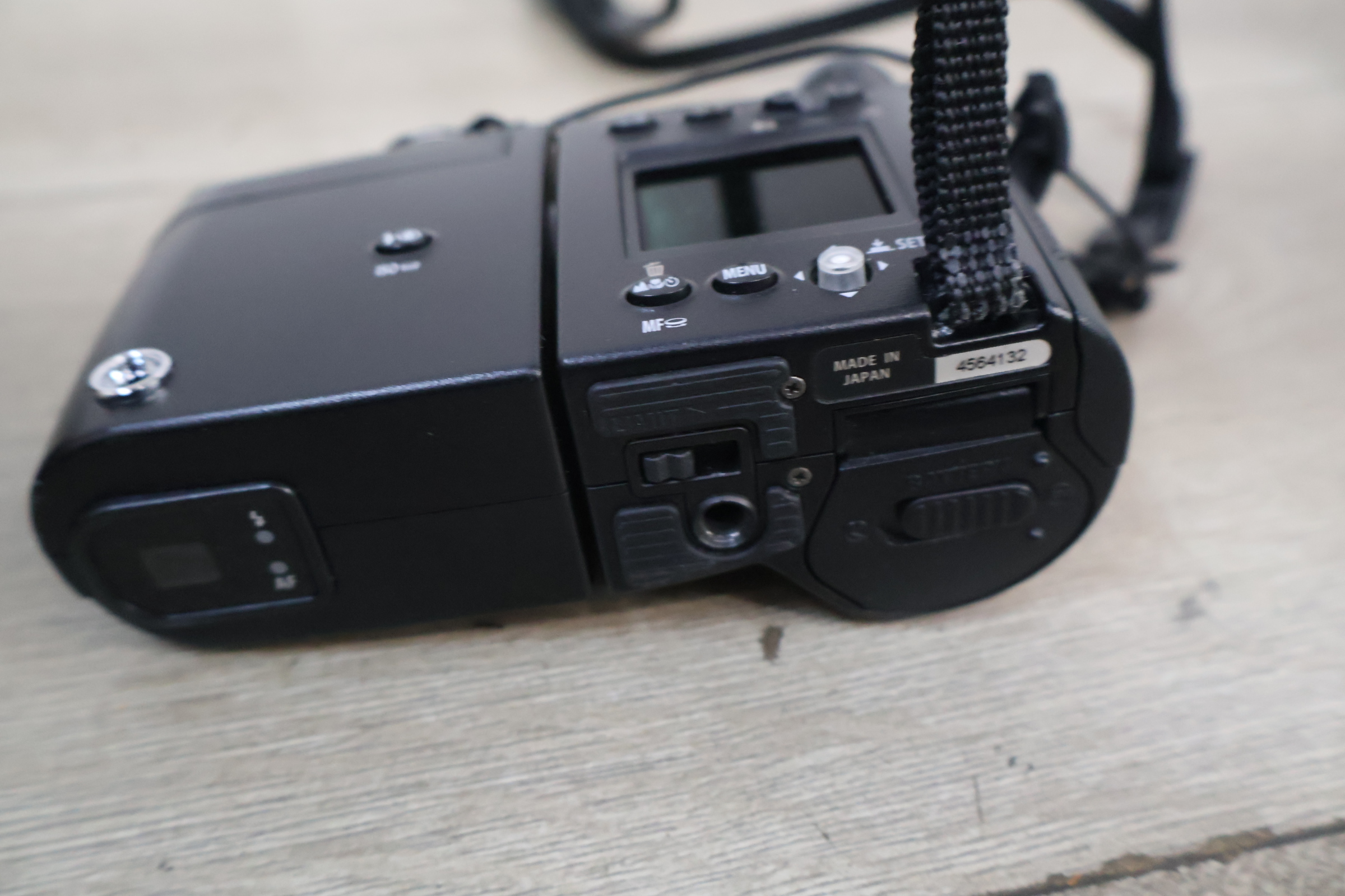 Nikon Coolpix 4500 digitale camera met accessoires – foto 13 – kavel bij GSD Auctions, Zoeterwoude