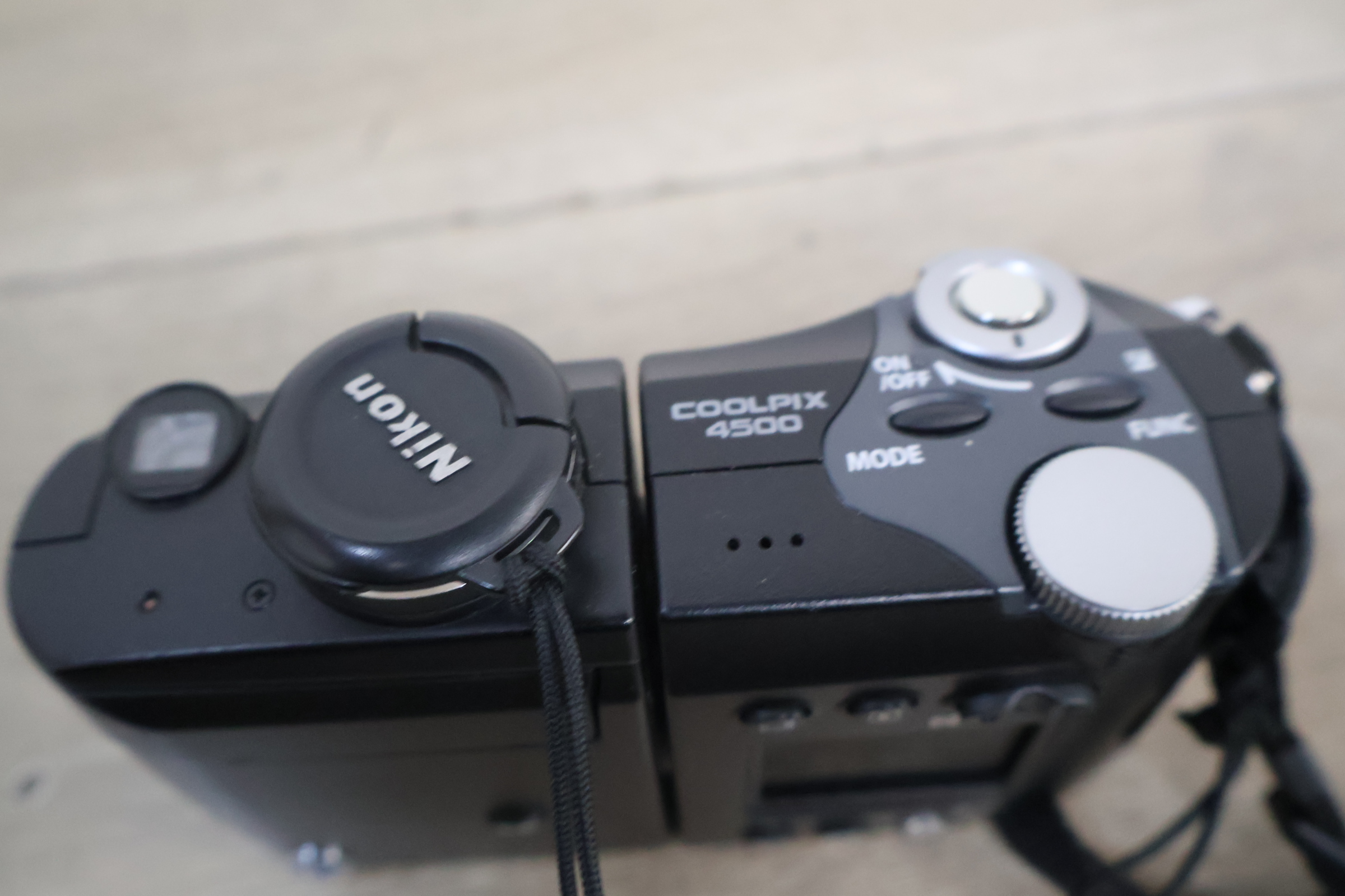 Nikon Coolpix 4500 digitale camera met accessoires – foto 14 – kavel bij GSD Auctions, Zoeterwoude