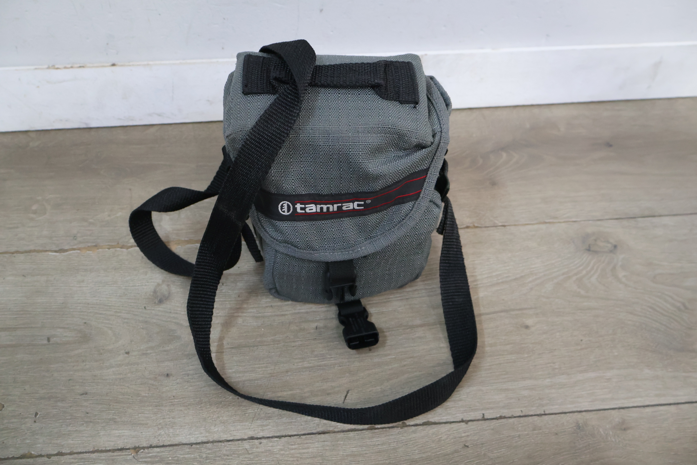 Nikon Coolpix 4500 digitale camera met accessoires – foto 21 – kavel bij GSD Auctions, Zoeterwoude