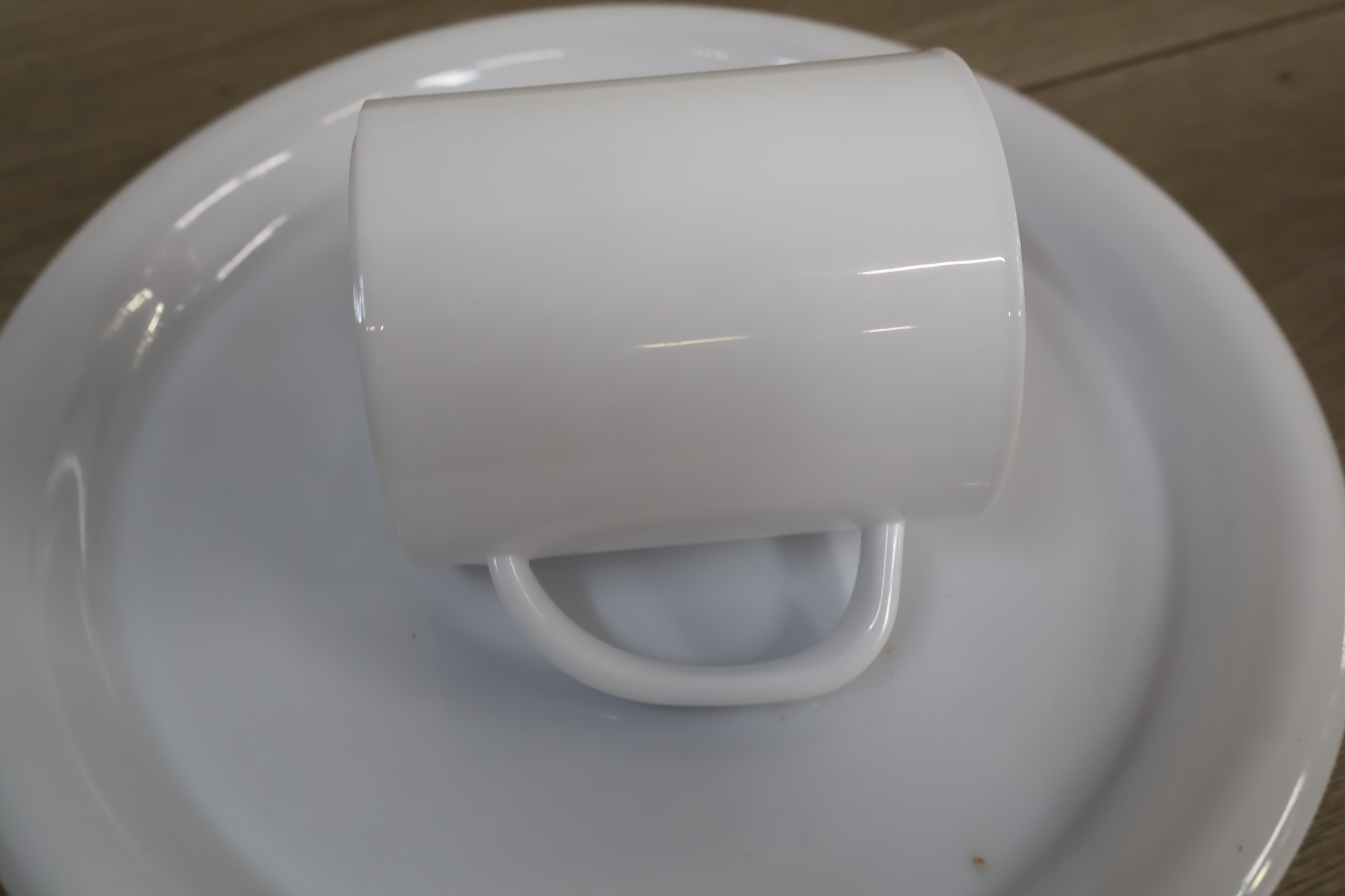 Picknickmand met servies – foto 9 – kavel bij GSD Auctions, Zoeterwoude