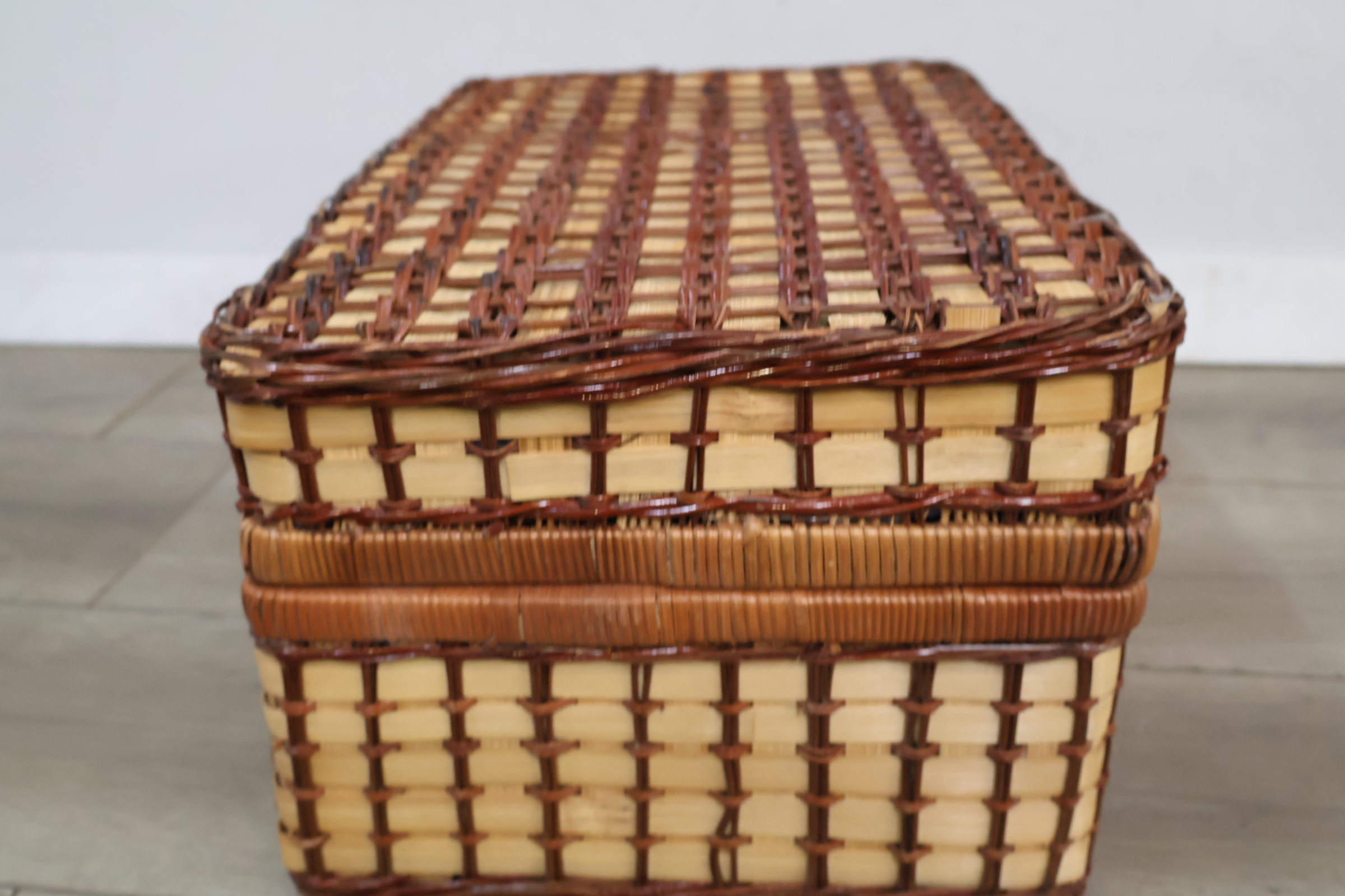 Picknickmand met servies – foto 13 – kavel bij GSD Auctions, Zoeterwoude
