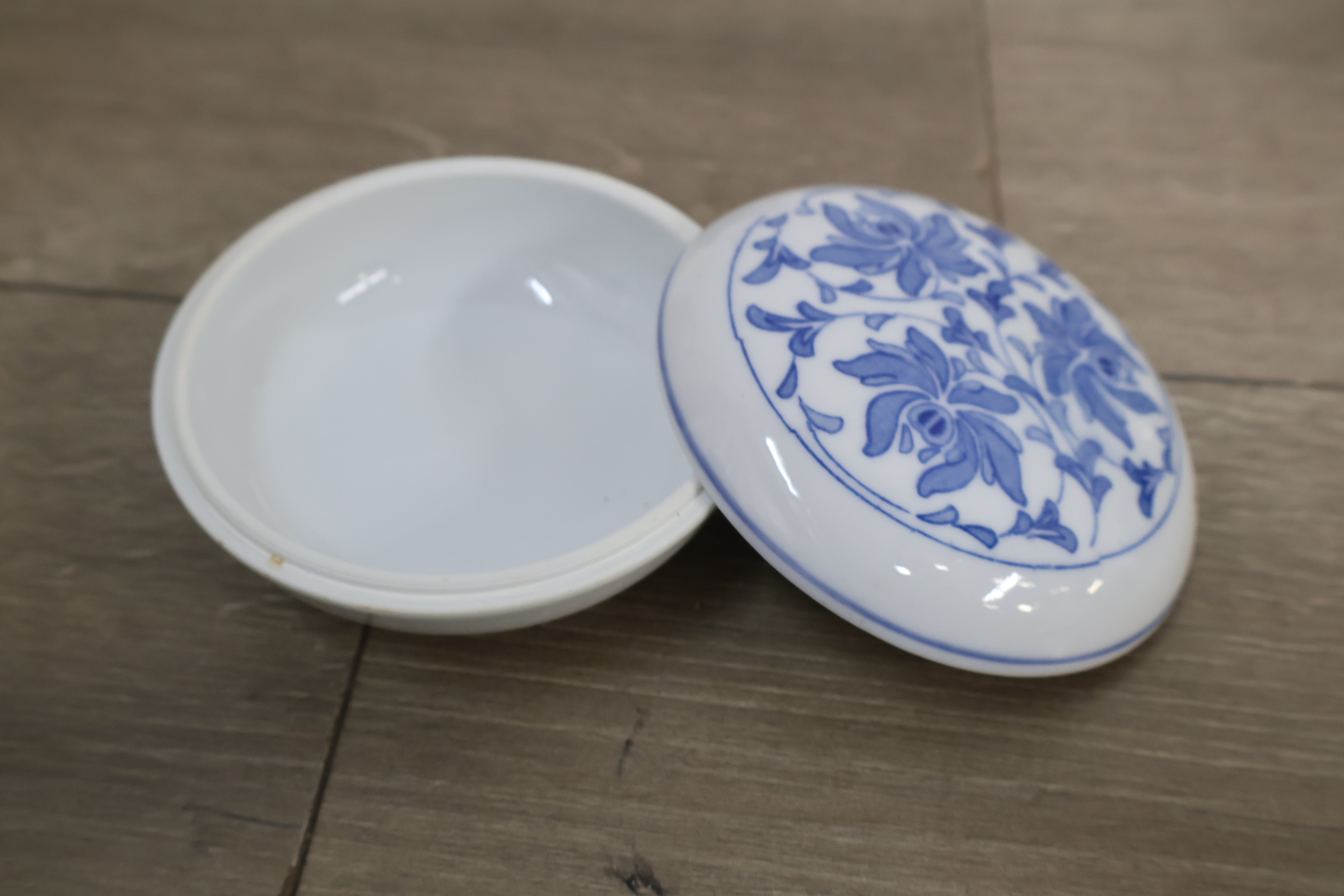 Blauw-wit servies en decoratie – foto 8 – kavel bij GSD Auctions, Zoeterwoude