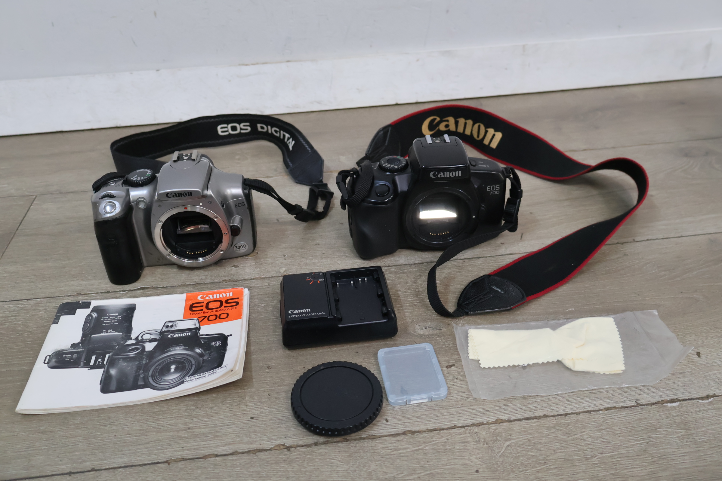 Canon EOS 700 en Canon EOS 10D Spiegelreflexcamera – foto 3 – kavel bij GSD Auctions, Zoeterwoude
