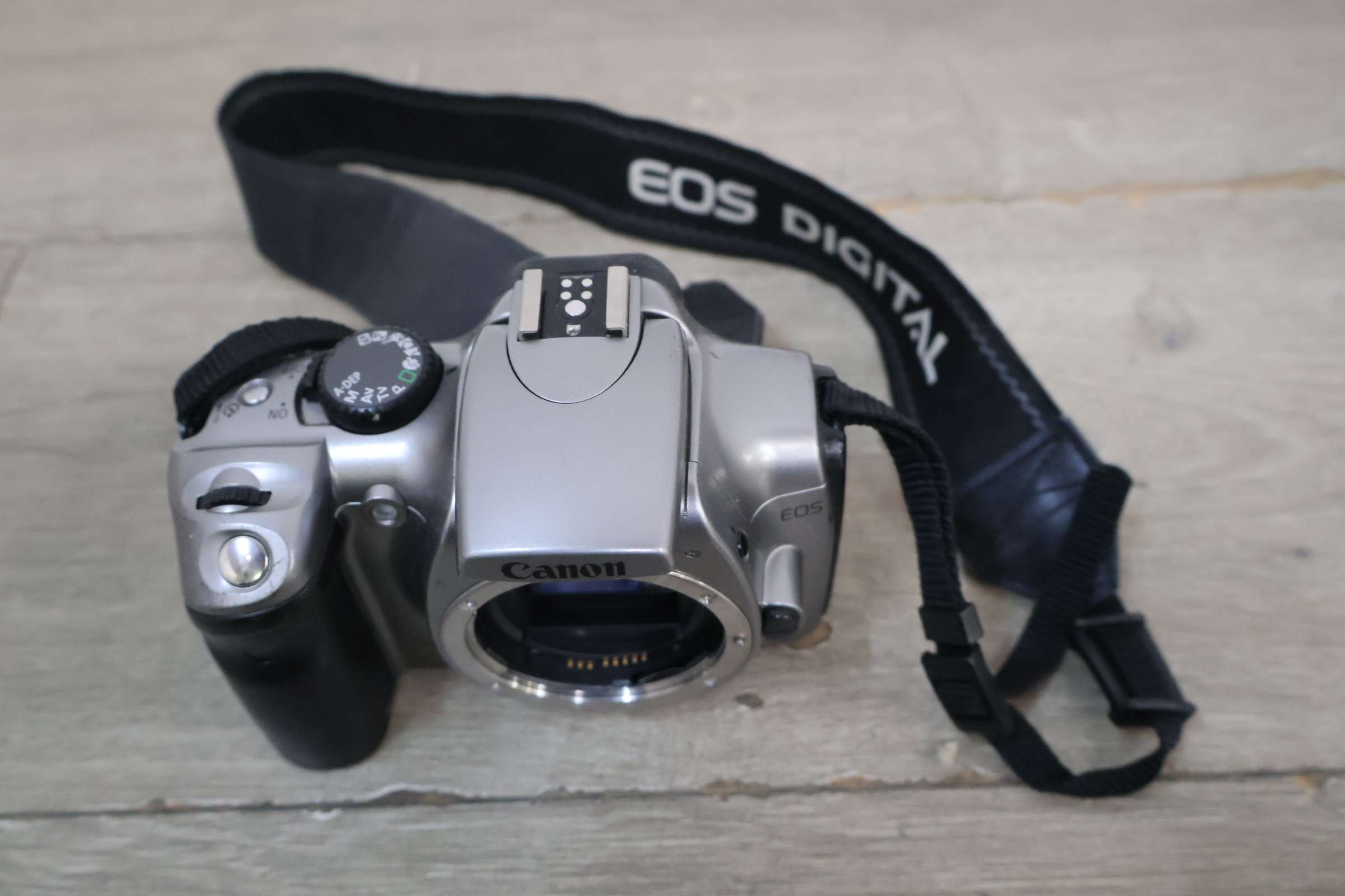 Canon EOS 700 en Canon EOS 10D Spiegelreflexcamera – foto 8 – kavel bij GSD Auctions, Zoeterwoude