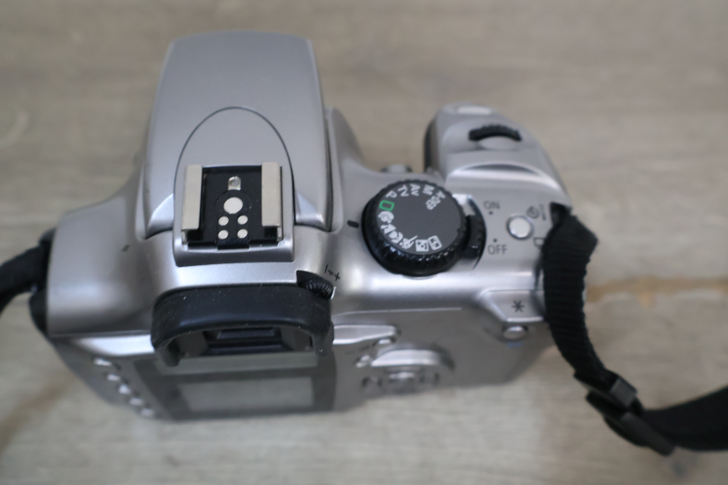 Canon EOS 700 en Canon EOS 10D Spiegelreflexcamera – foto 10 – kavel bij GSD Auctions, Zoeterwoude