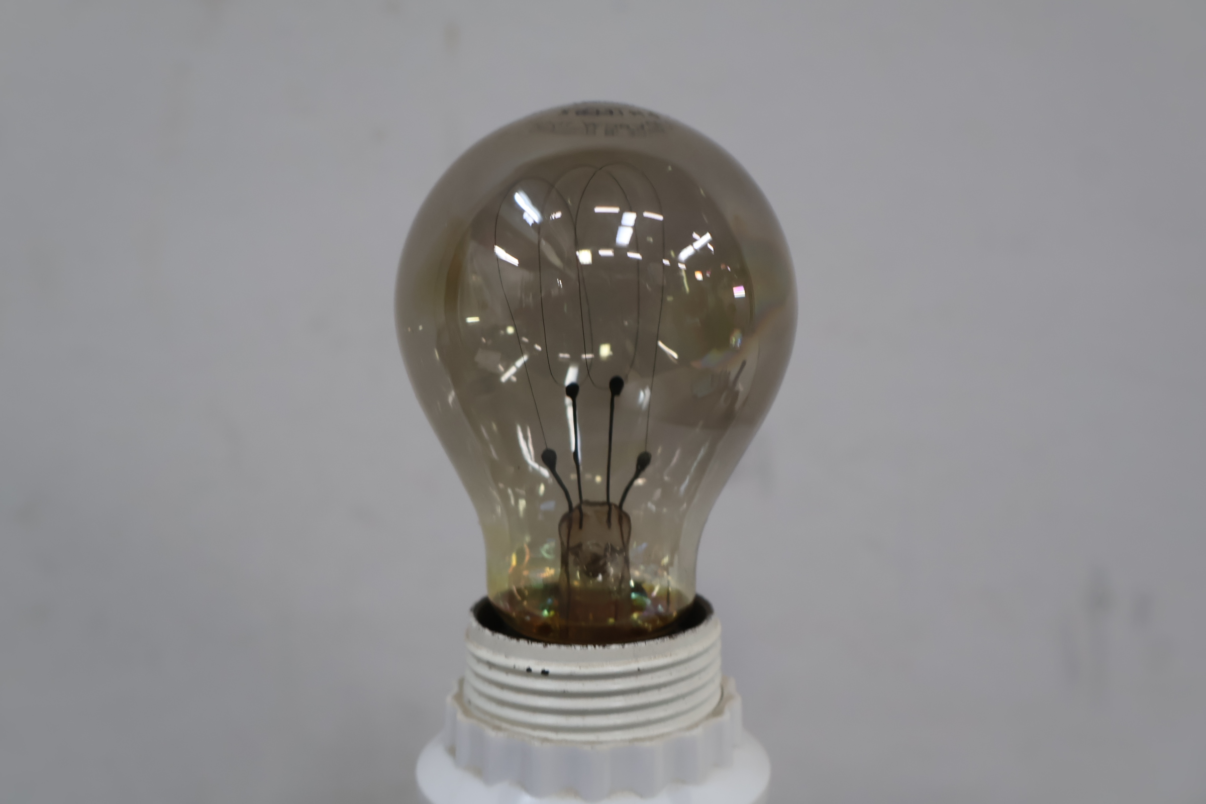 Terracotta tafellamp met druiven en gloeilamp – foto 8 – kavel bij GSD Auctions, Zoeterwoude
