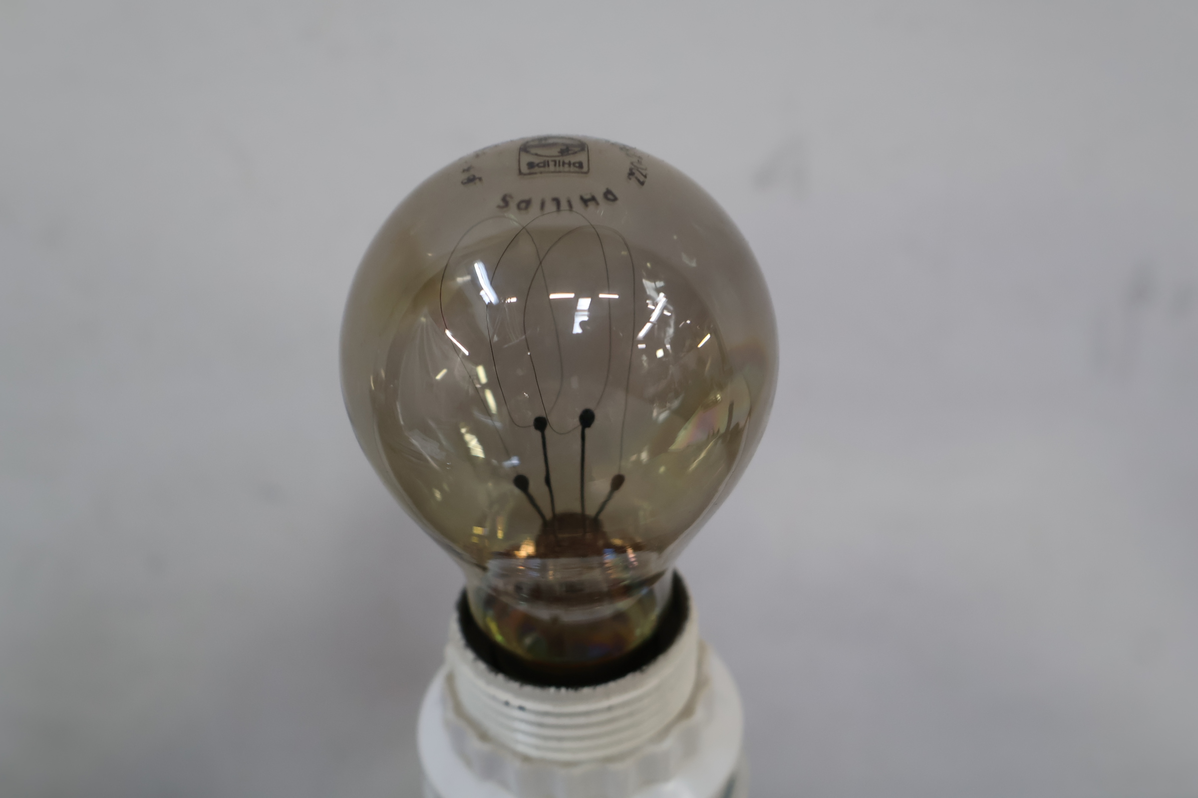 Terracotta tafellamp met druiven en gloeilamp – foto 9 – kavel bij GSD Auctions, Zoeterwoude
