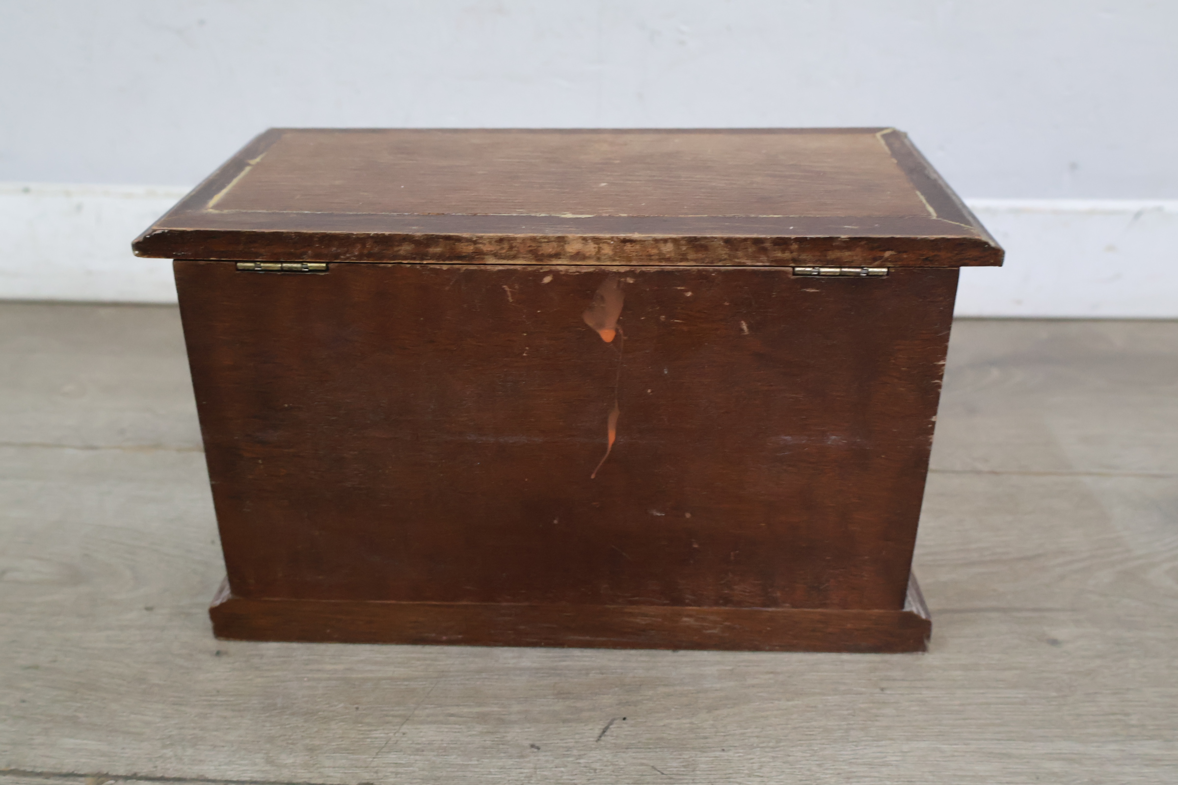 Houten mini ladekast – foto 7 – kavel bij GSD Auctions, Zoeterwoude
