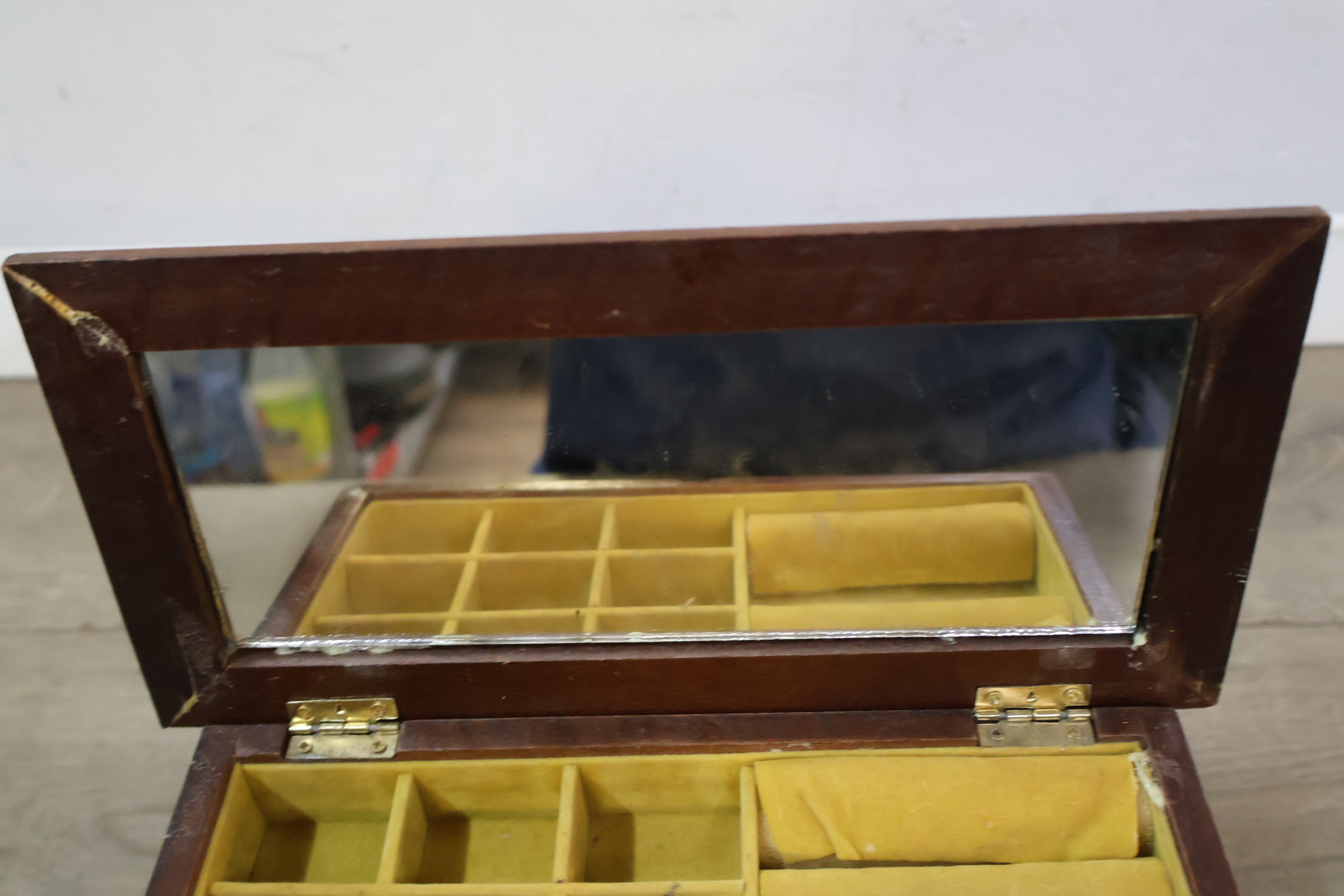 Houten mini ladekast – foto 10 – kavel bij GSD Auctions, Zoeterwoude