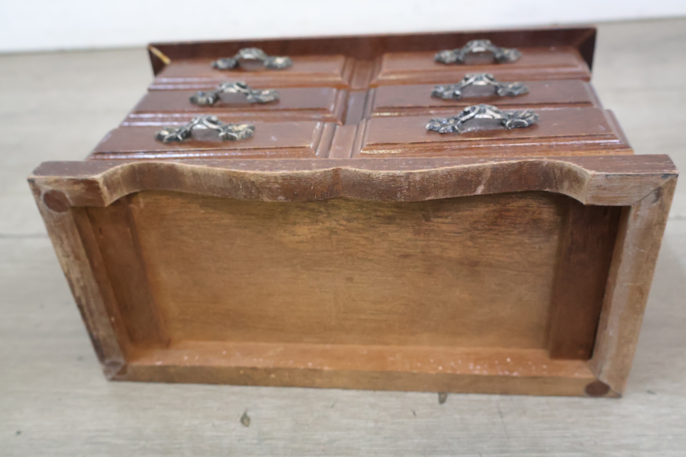 Houten mini ladekast – foto 14 – kavel bij GSD Auctions, Zoeterwoude