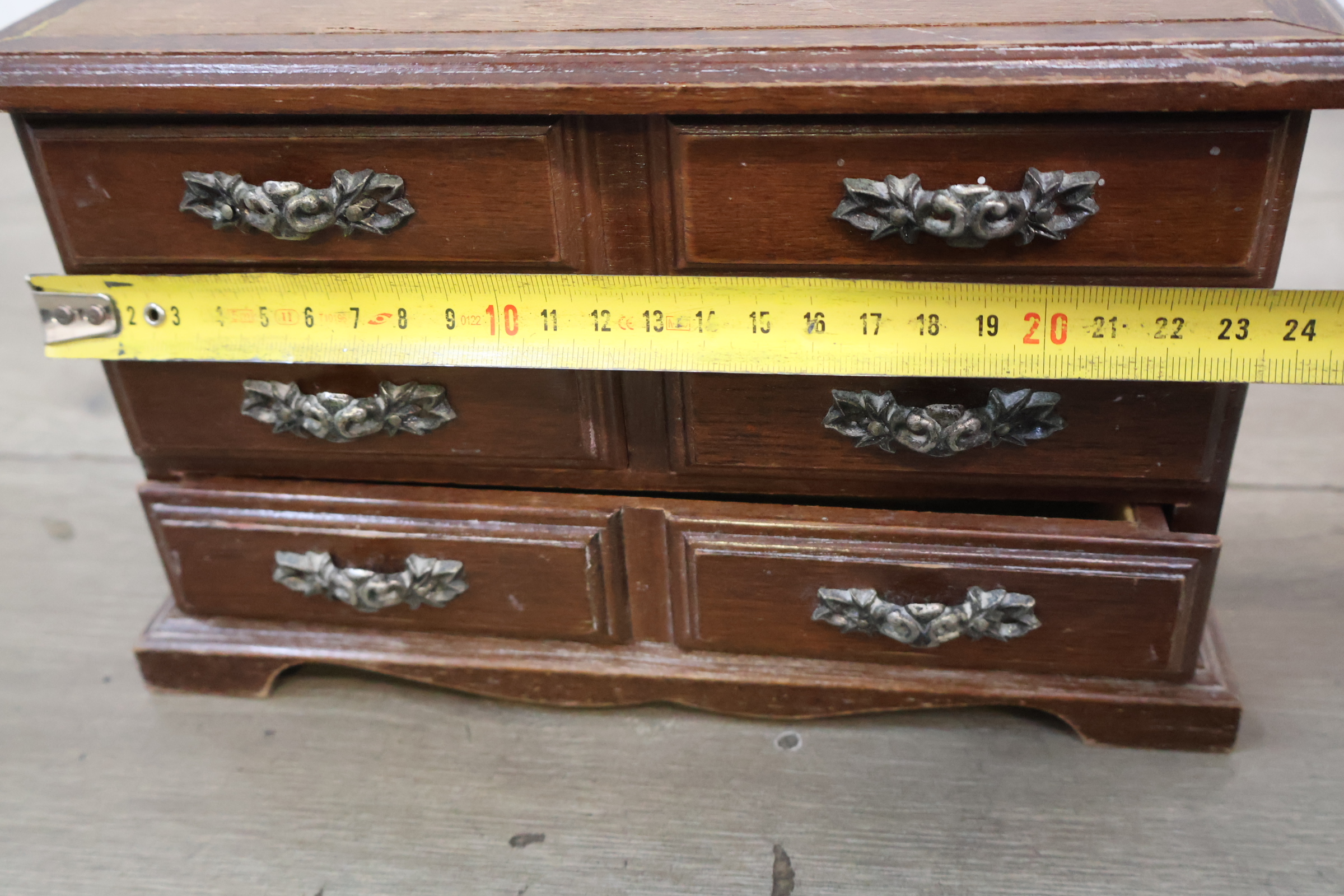 Houten mini ladekast – foto 17 – kavel bij GSD Auctions, Zoeterwoude