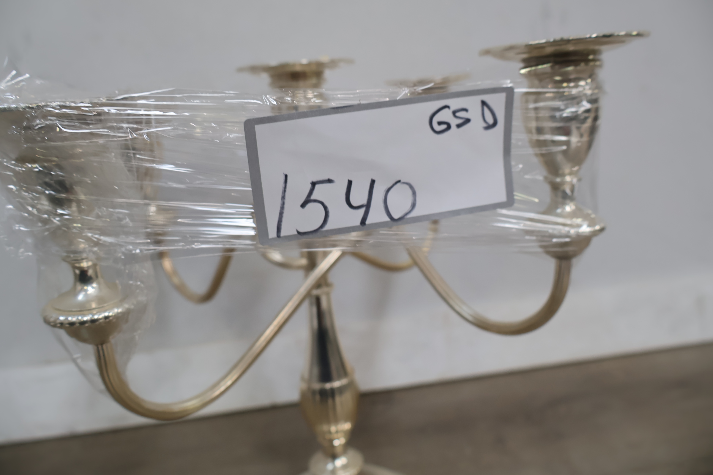 Zilverkleurige vijfarmige kandelaar – foto 16 – kavel bij GSD Auctions, Zoeterwoude