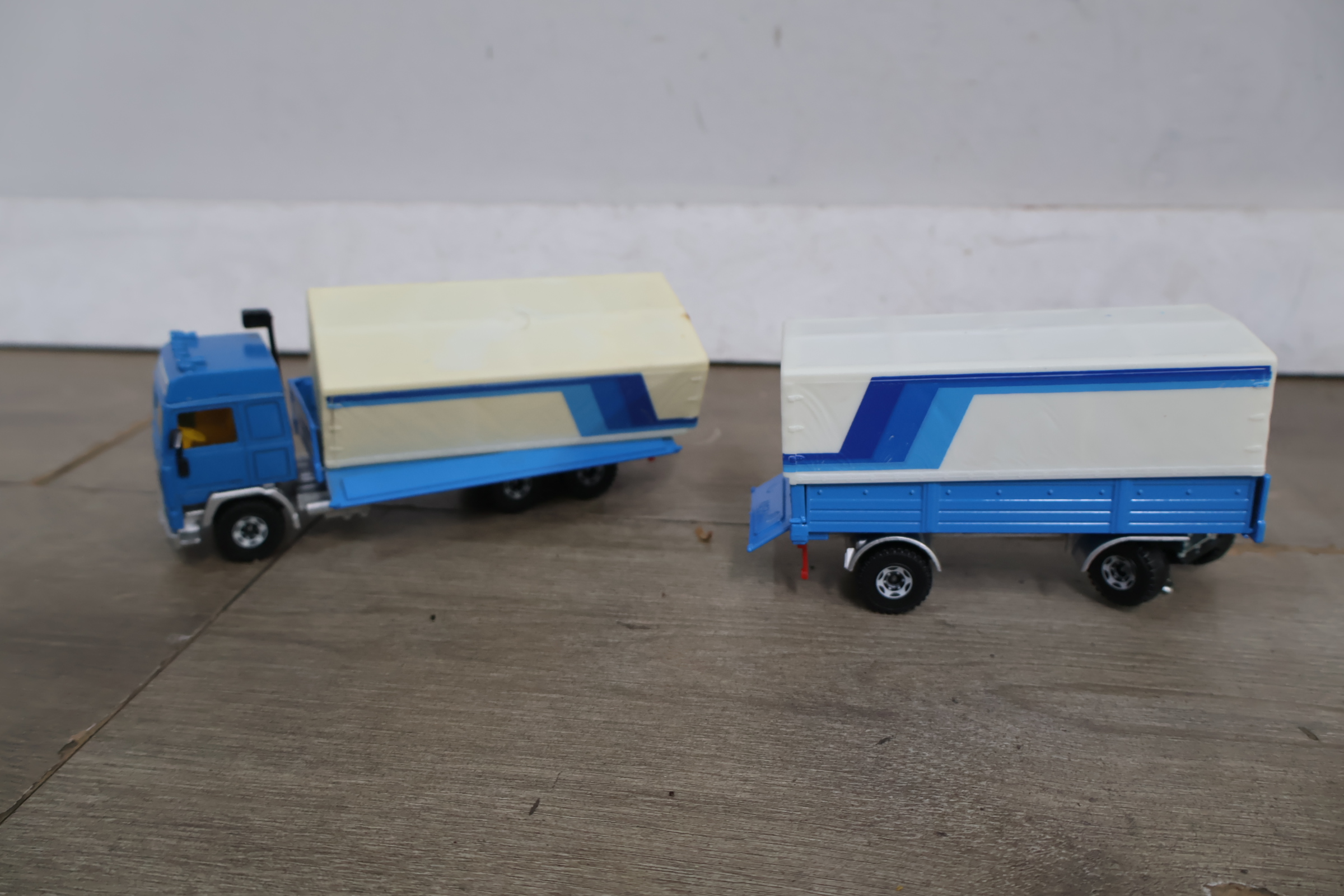 Set van diverse speelgoed vrachtwagens en voertuigen – foto 15 – kavel bij GSD Auctions, Zoeterwoude