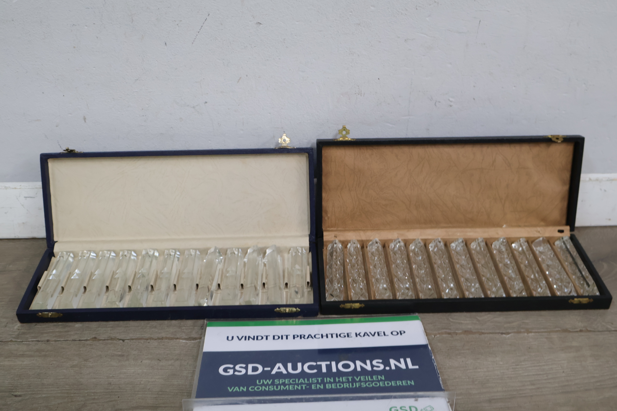 2 Dozen Vintage Kristallen Bestekleggers – foto 2 – kavel bij GSD Auctions, Zoeterwoude