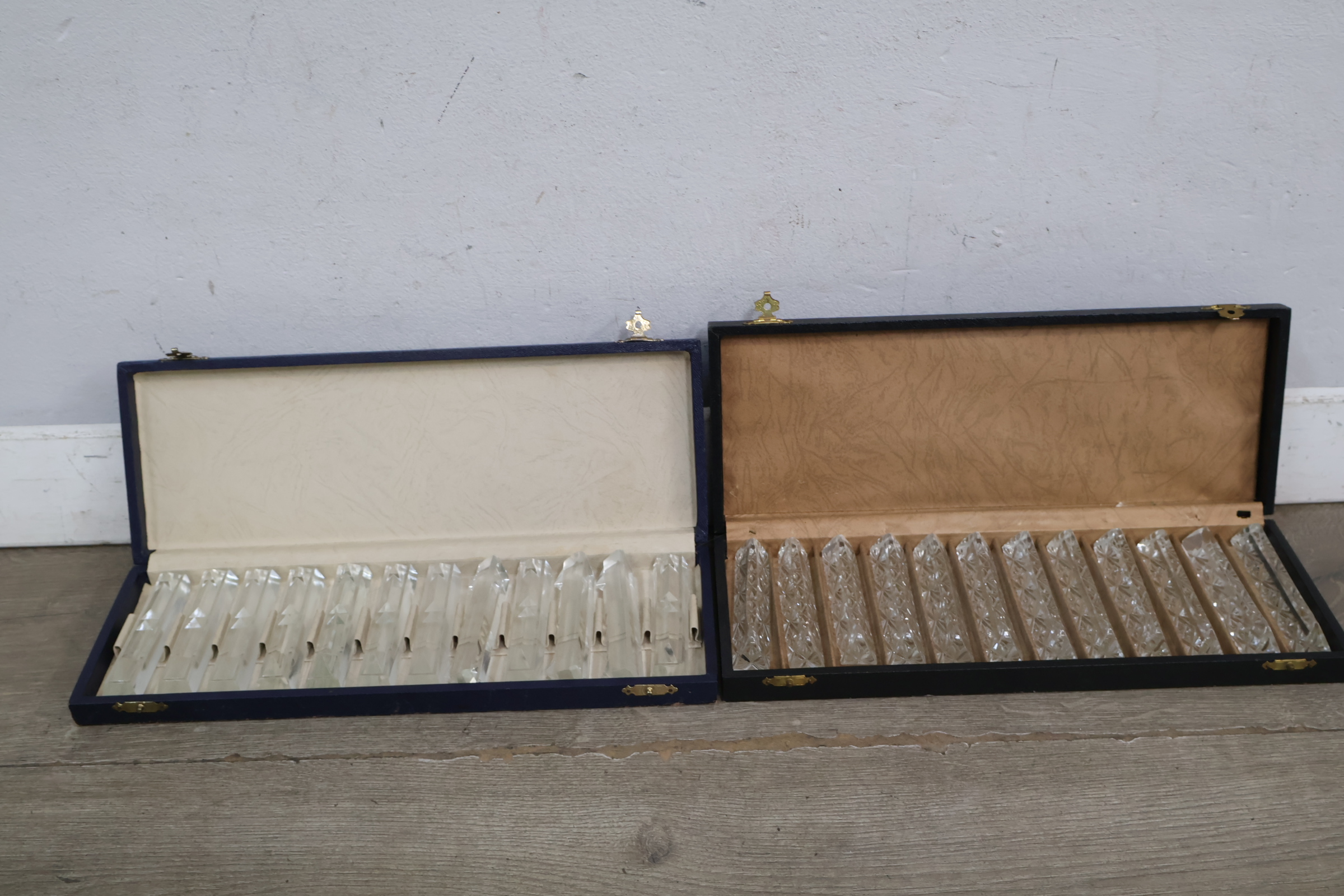 2 Dozen Vintage Kristallen Bestekleggers – foto 3 – kavel bij GSD Auctions, Zoeterwoude