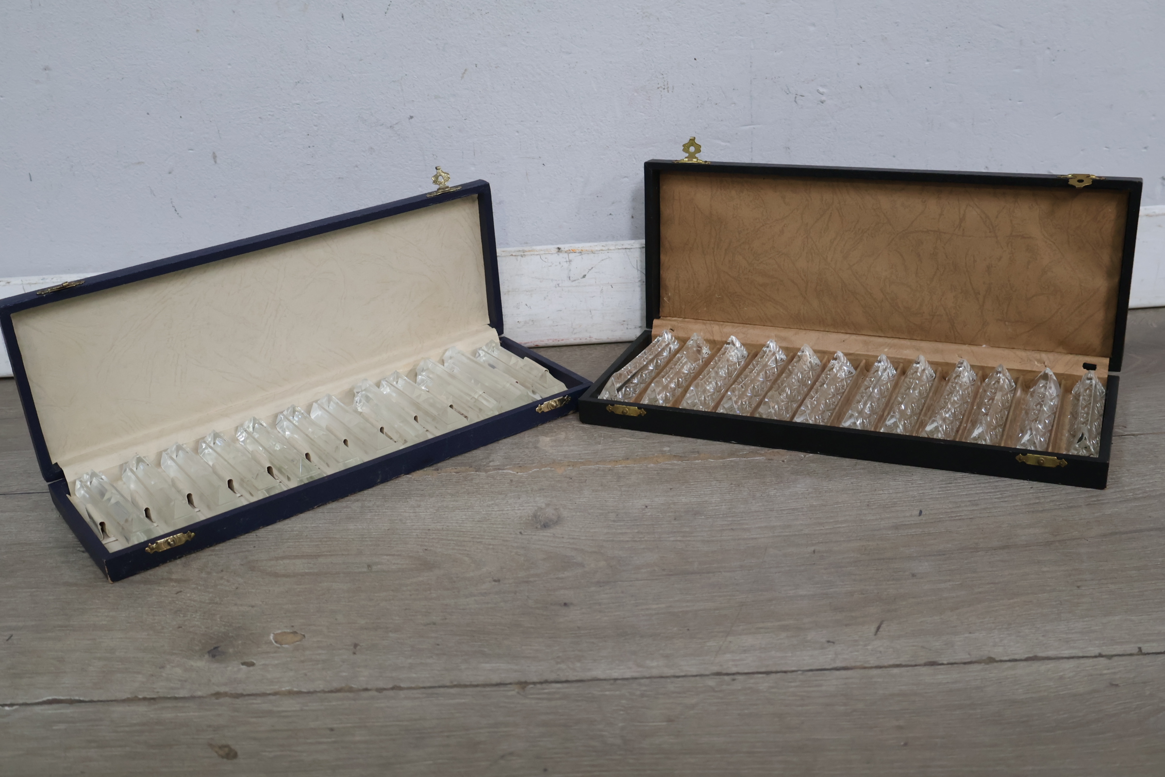 2 Dozen Vintage Kristallen Bestekleggers – foto 4 – kavel bij GSD Auctions, Zoeterwoude