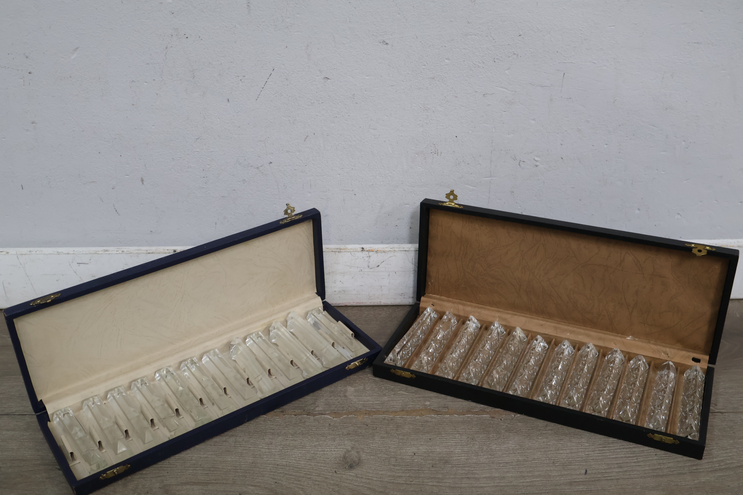 2 Dozen Vintage Kristallen Bestekleggers – foto 5 – kavel bij GSD Auctions, Zoeterwoude