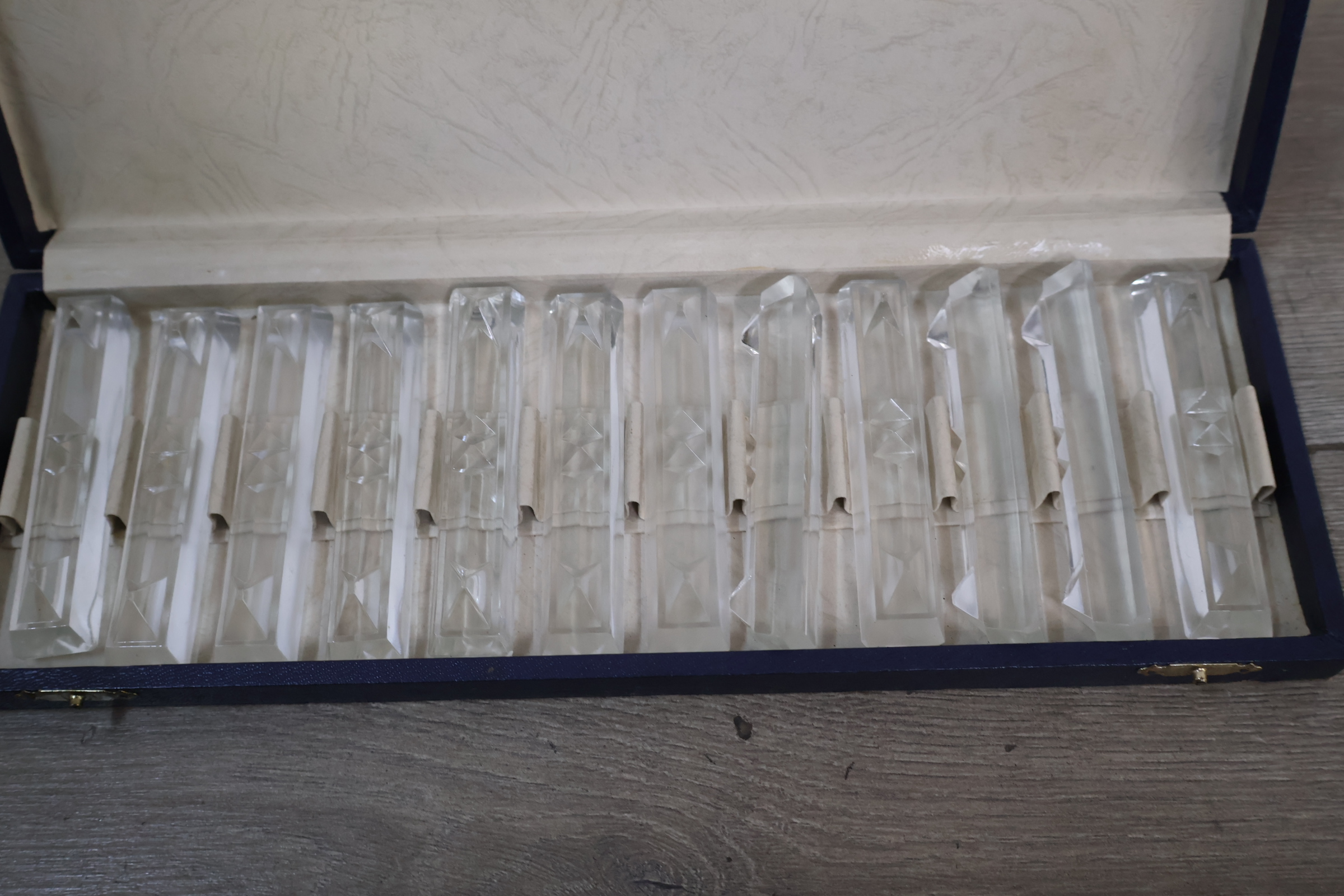 2 Dozen Vintage Kristallen Bestekleggers – foto 6 – kavel bij GSD Auctions, Zoeterwoude