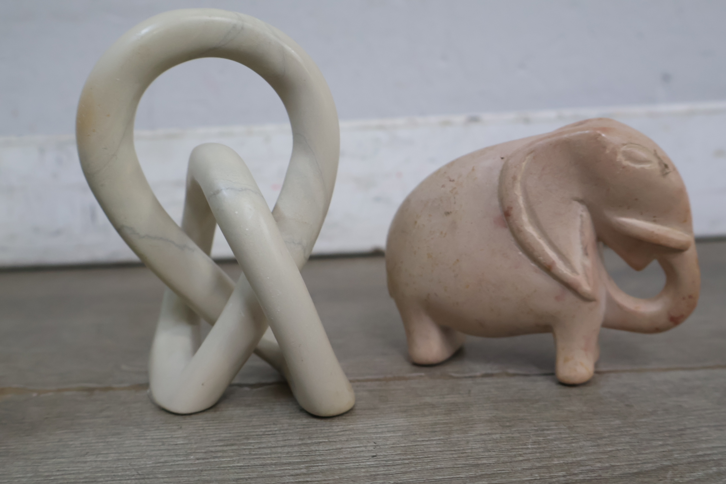 Set van 6 Diverse Stenen Beelden – foto 6 – kavel bij GSD Auctions, Zoeterwoude