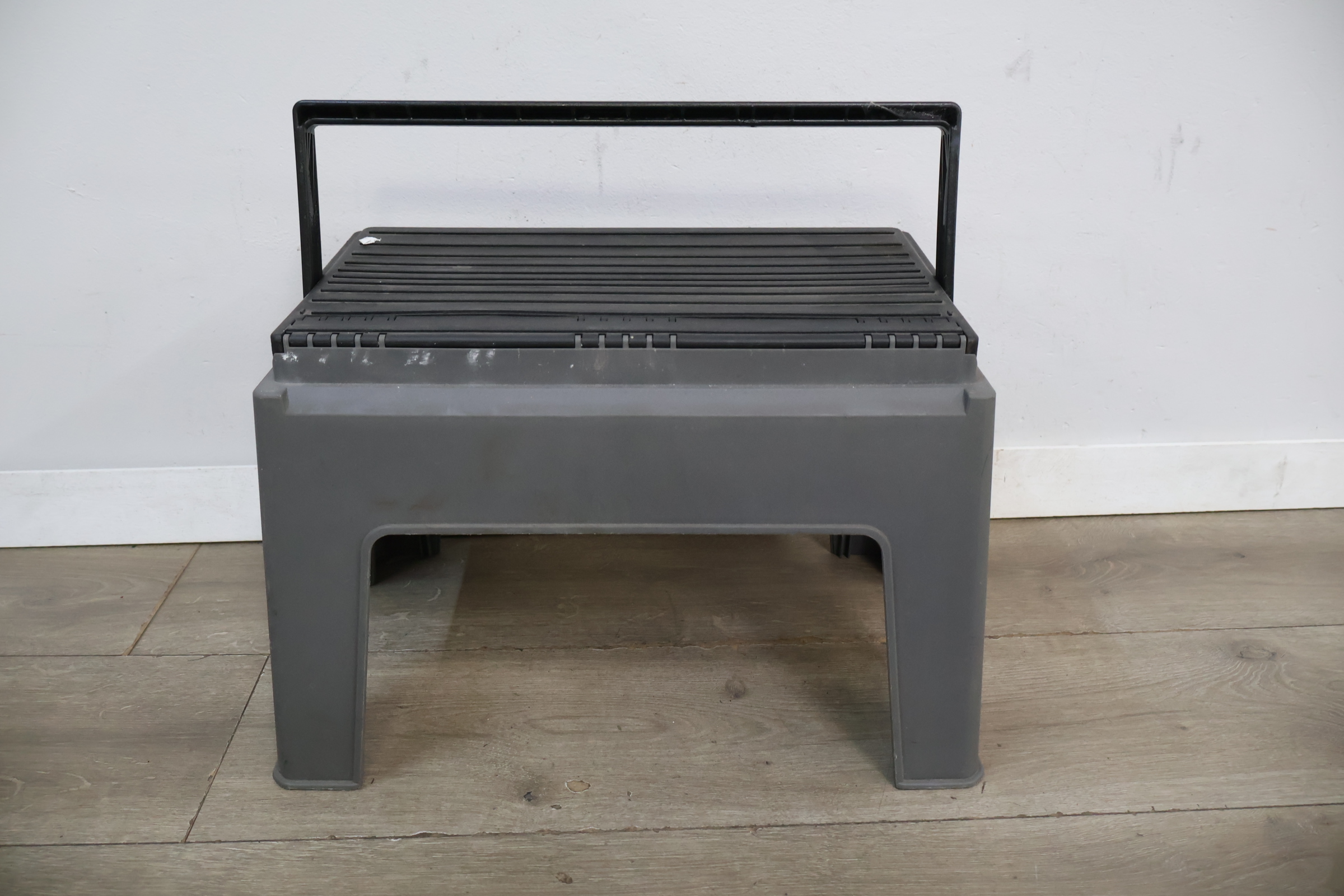 Madsen kunststof gereedschapskist met zitgedeelte – foto 9 – kavel bij GSD Auctions, Zoeterwoude