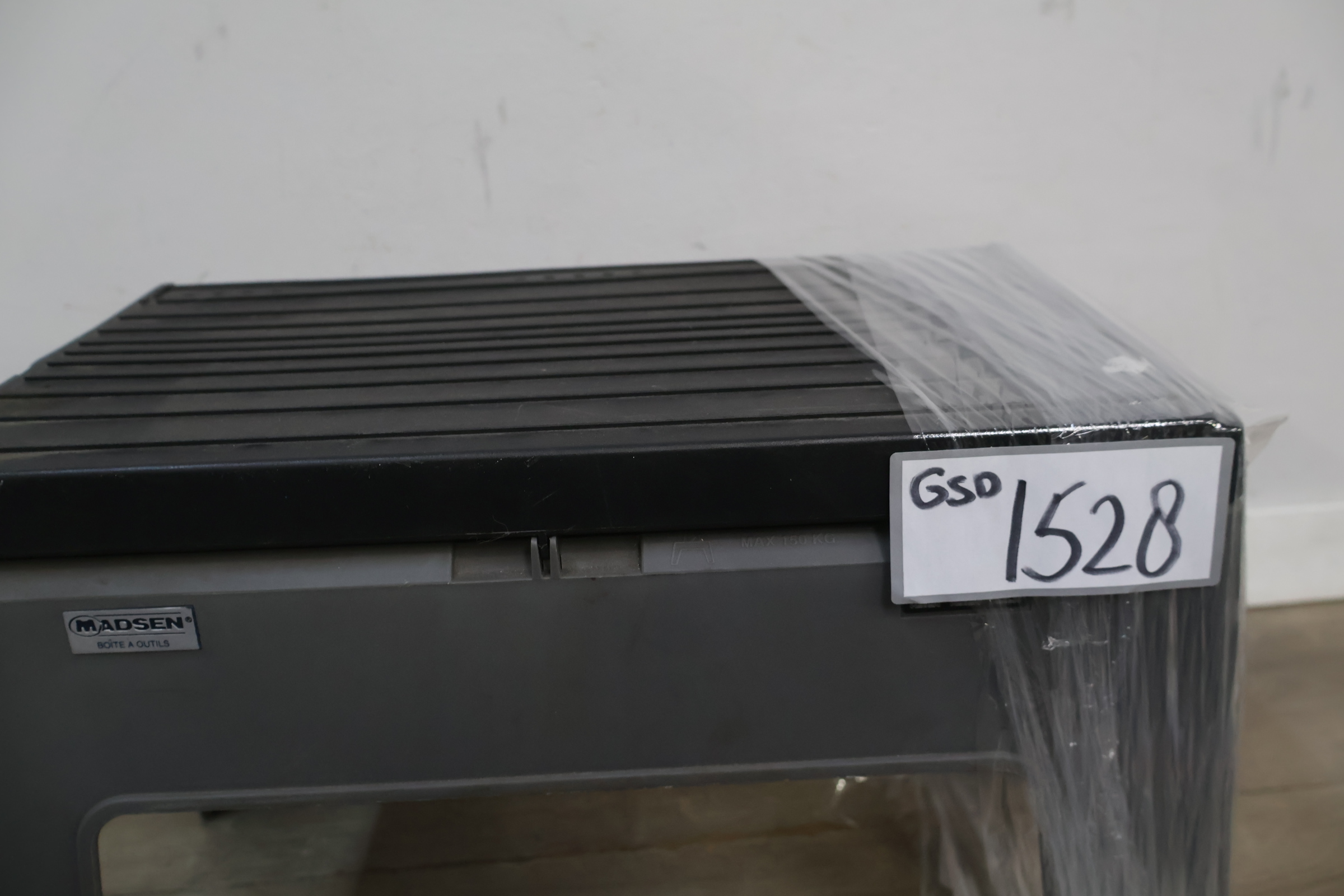 Madsen kunststof gereedschapskist met zitgedeelte – foto 17 – kavel bij GSD Auctions, Zoeterwoude