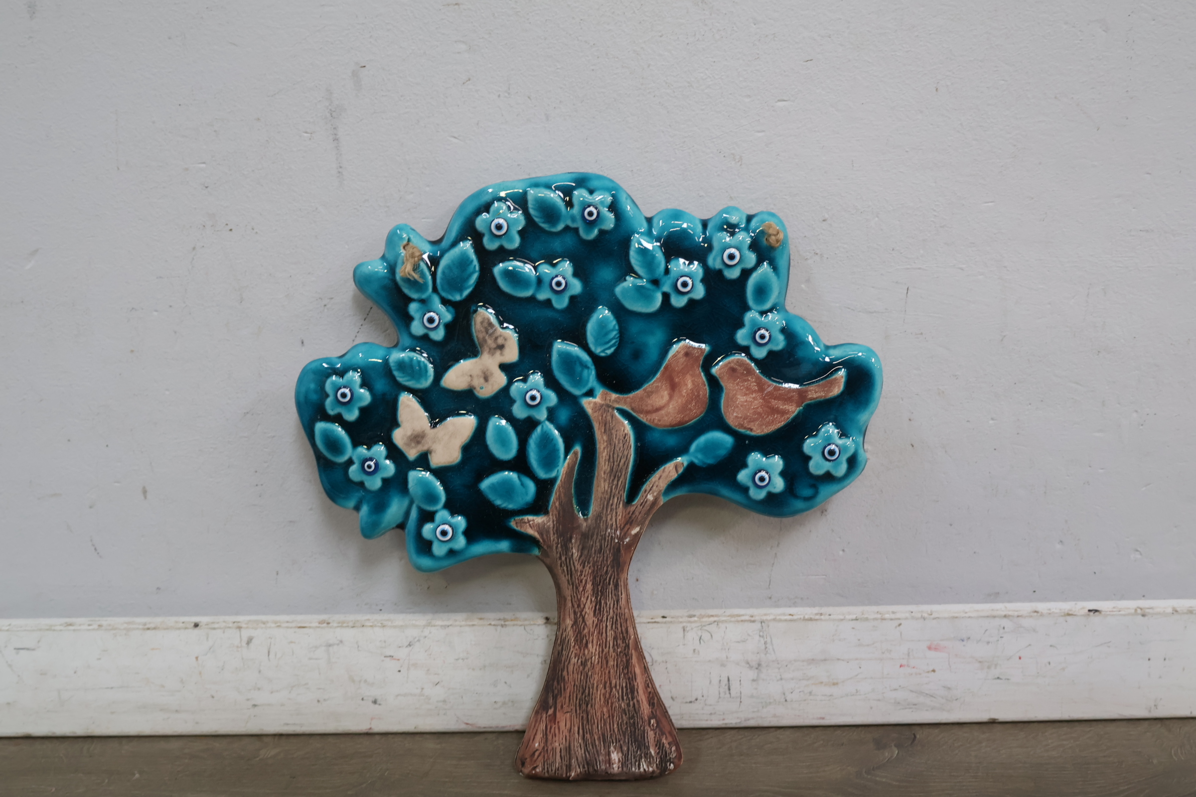 Decoratieve keramische boomwandversiering – foto 3 – kavel bij GSD Auctions, Zoeterwoude