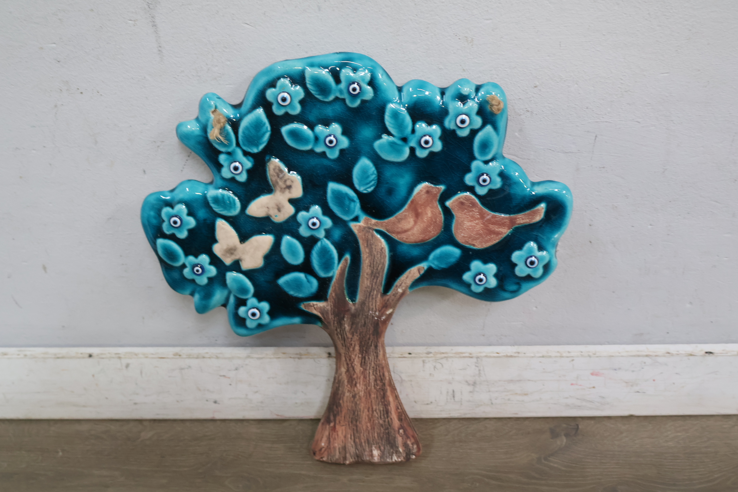 Decoratieve keramische boomwandversiering – foto 5 – kavel bij GSD Auctions, Zoeterwoude
