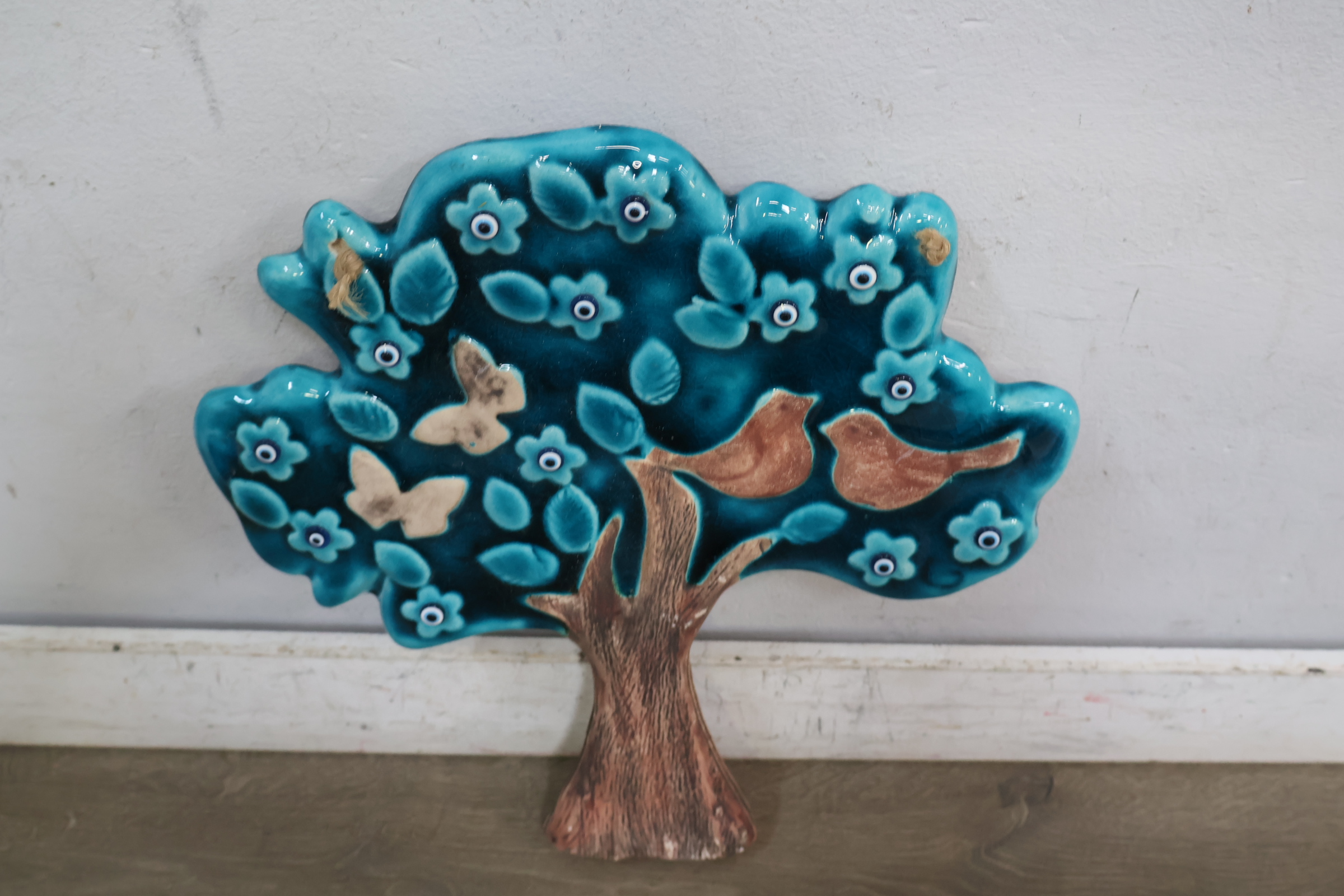 Decoratieve keramische boomwandversiering – foto 6 – kavel bij GSD Auctions, Zoeterwoude