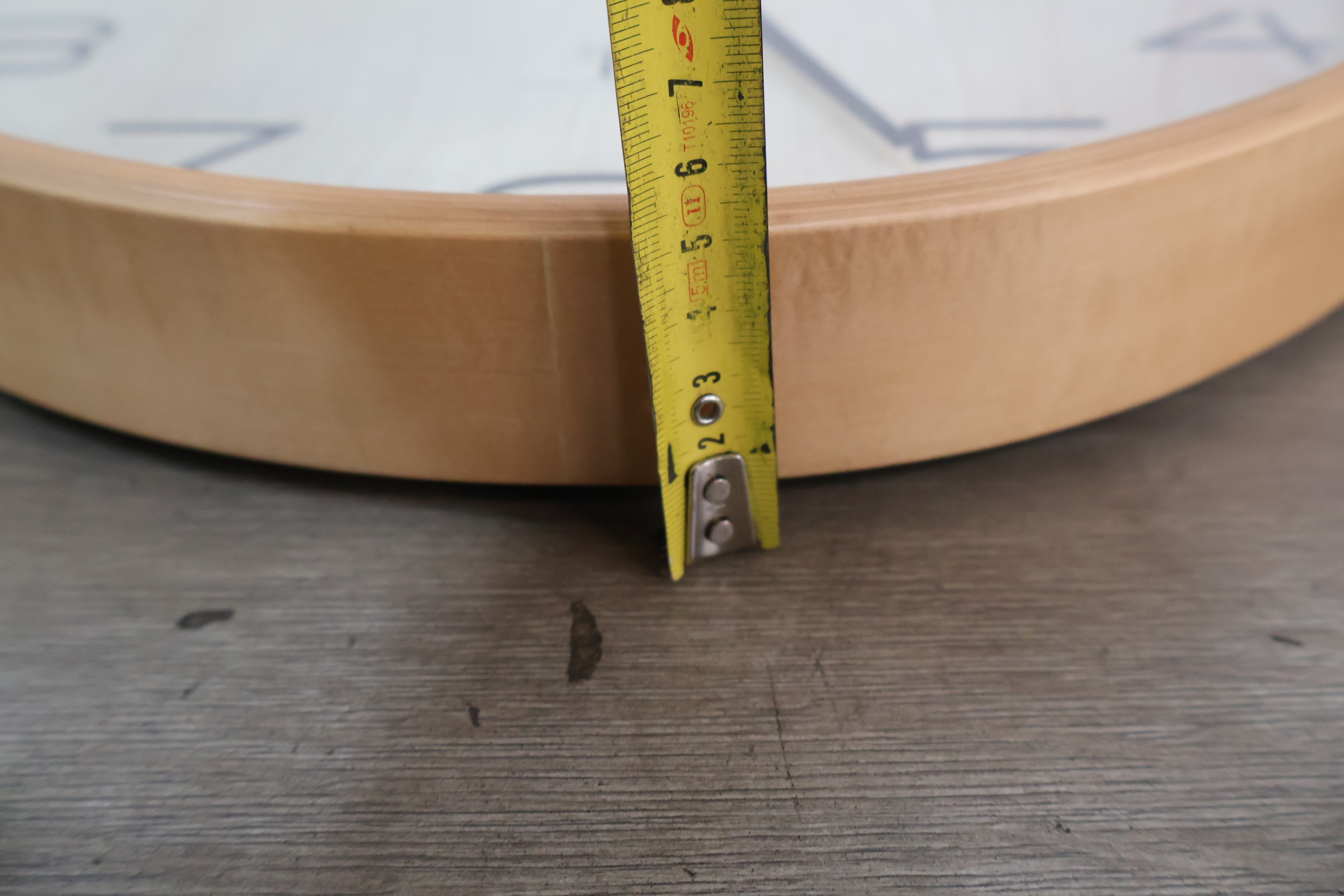 AMS radiogestuurde wandklok hout decor – foto 16 – kavel bij GSD Auctions, Zoeterwoude