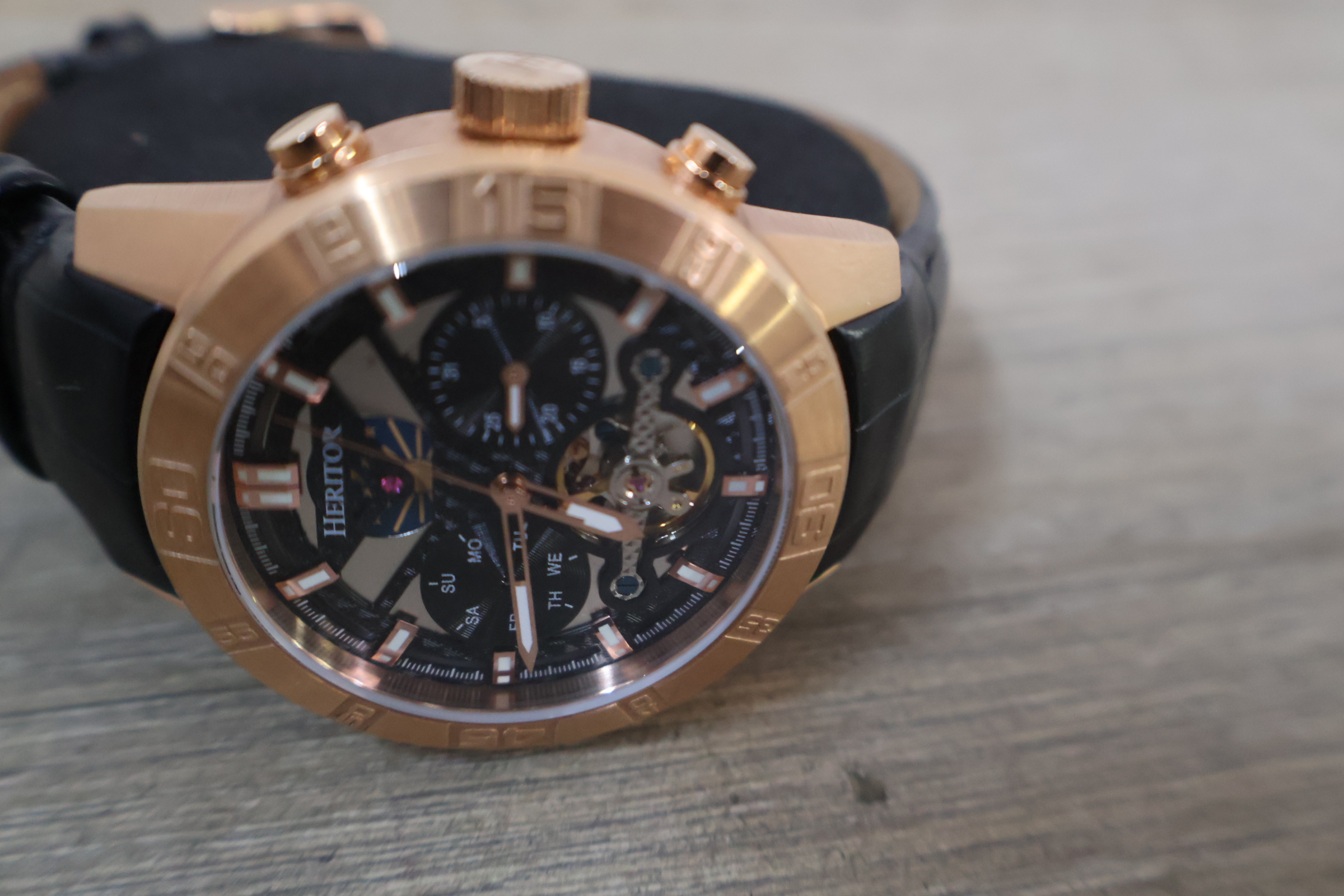 Heritor herenhorloge met rosékleurige kast – foto 15 – kavel bij GSD Auctions, Zoeterwoude