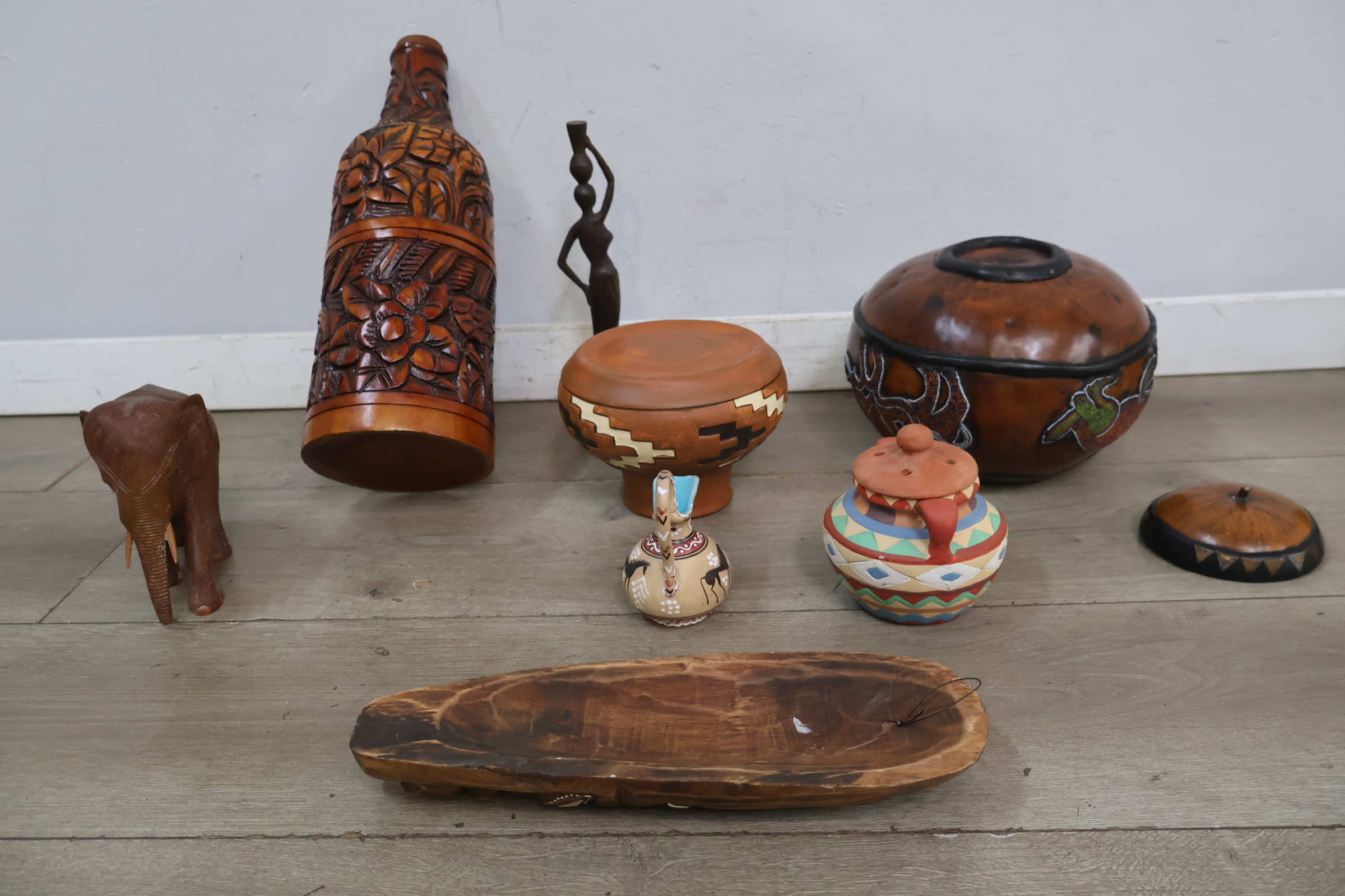 Set van diverse etnische houten en keramische figuren en vazen – foto 5 – kavel bij GSD Auctions, Zoeterwoude