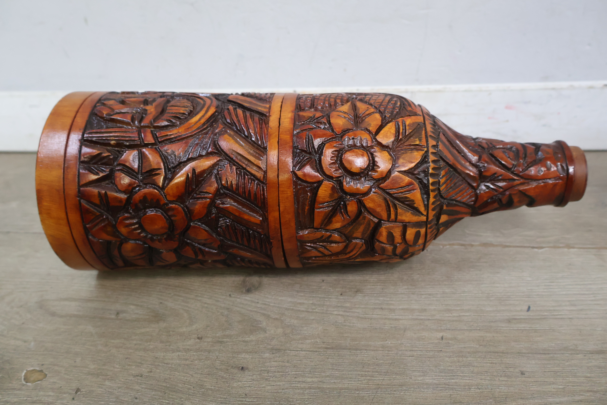 Set van diverse etnische houten en keramische figuren en vazen – foto 7 – kavel bij GSD Auctions, Zoeterwoude
