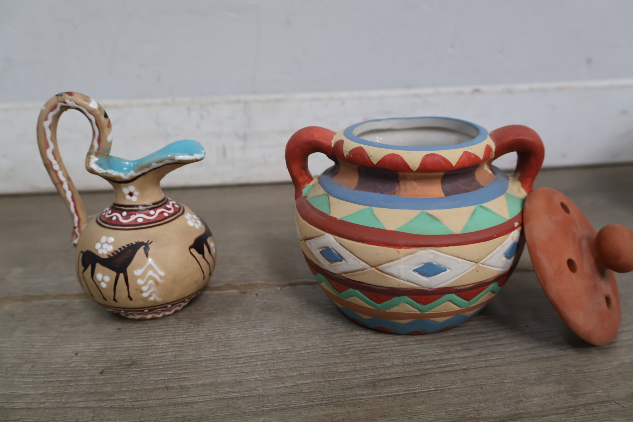 Set van diverse etnische houten en keramische figuren en vazen – foto 9 – kavel bij GSD Auctions, Zoeterwoude