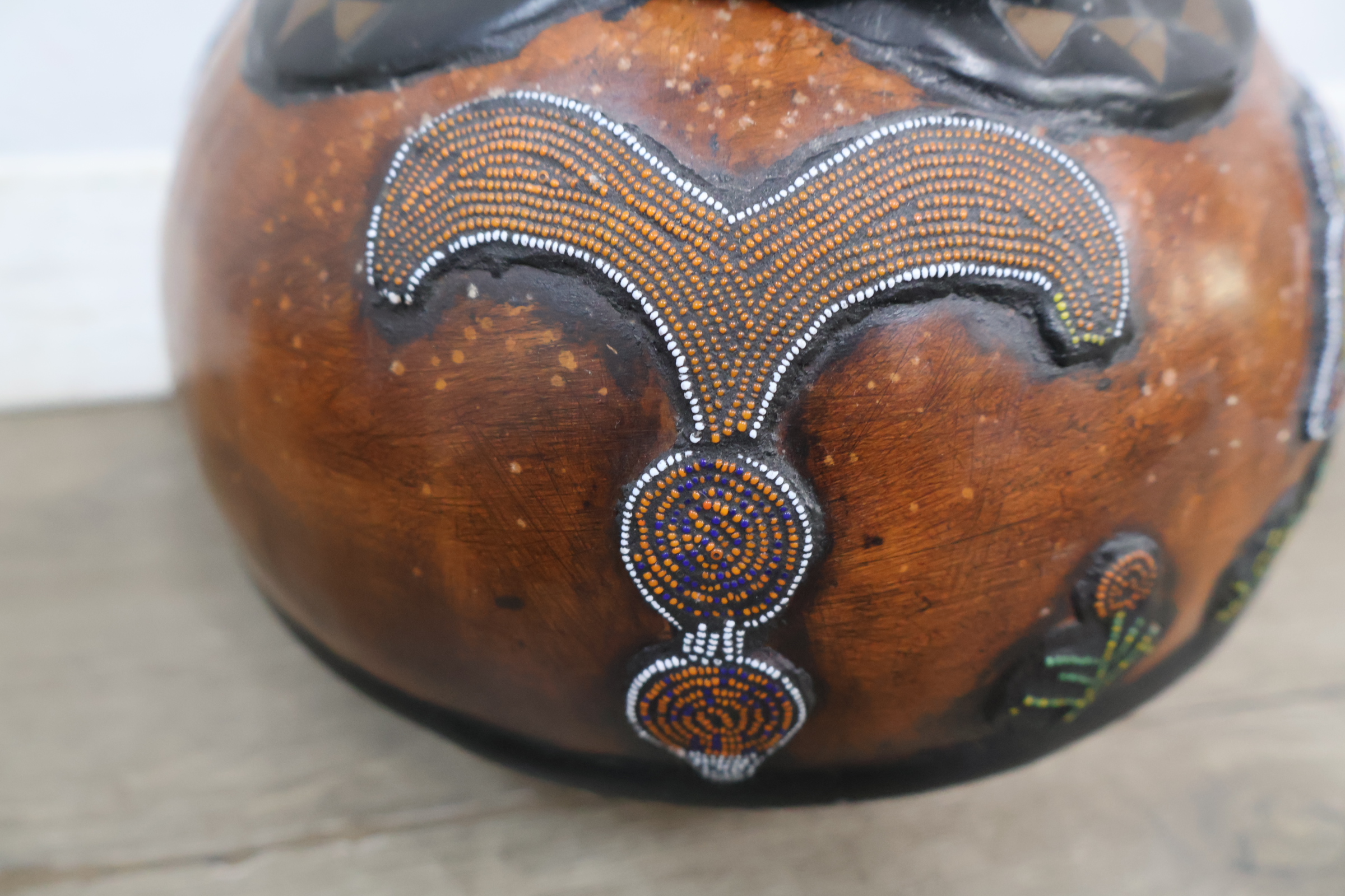 Set van diverse etnische houten en keramische figuren en vazen – foto 11 – kavel bij GSD Auctions, Zoeterwoude