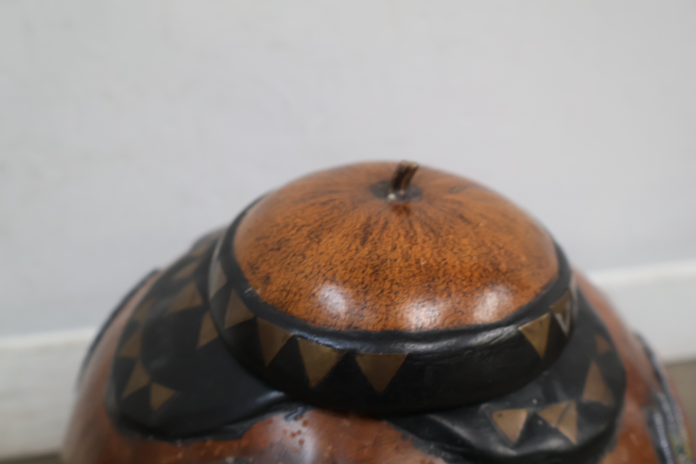 Set van diverse etnische houten en keramische figuren en vazen – foto 12 – kavel bij GSD Auctions, Zoeterwoude