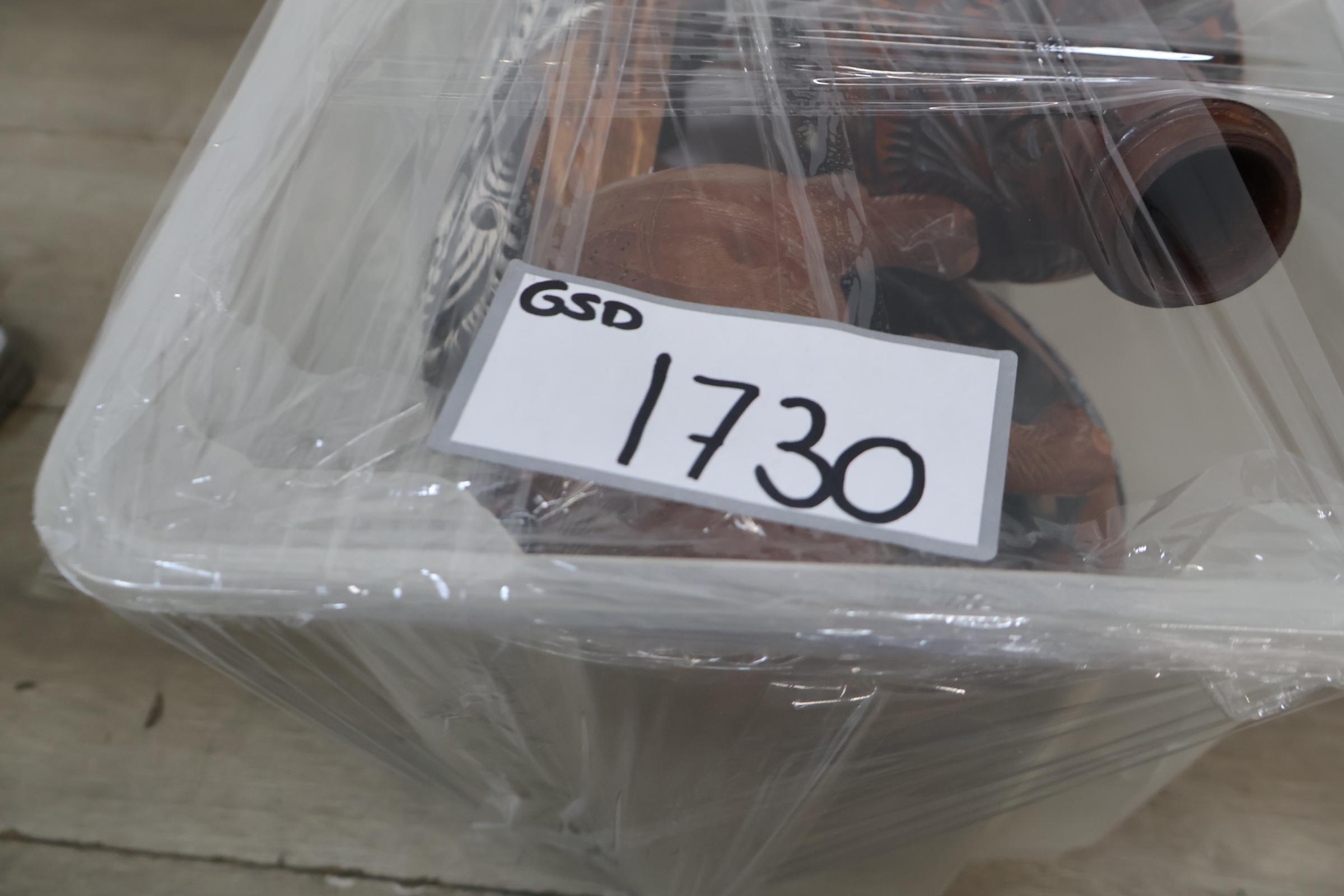 Set van diverse etnische houten en keramische figuren en vazen – foto 16 – kavel bij GSD Auctions, Zoeterwoude
