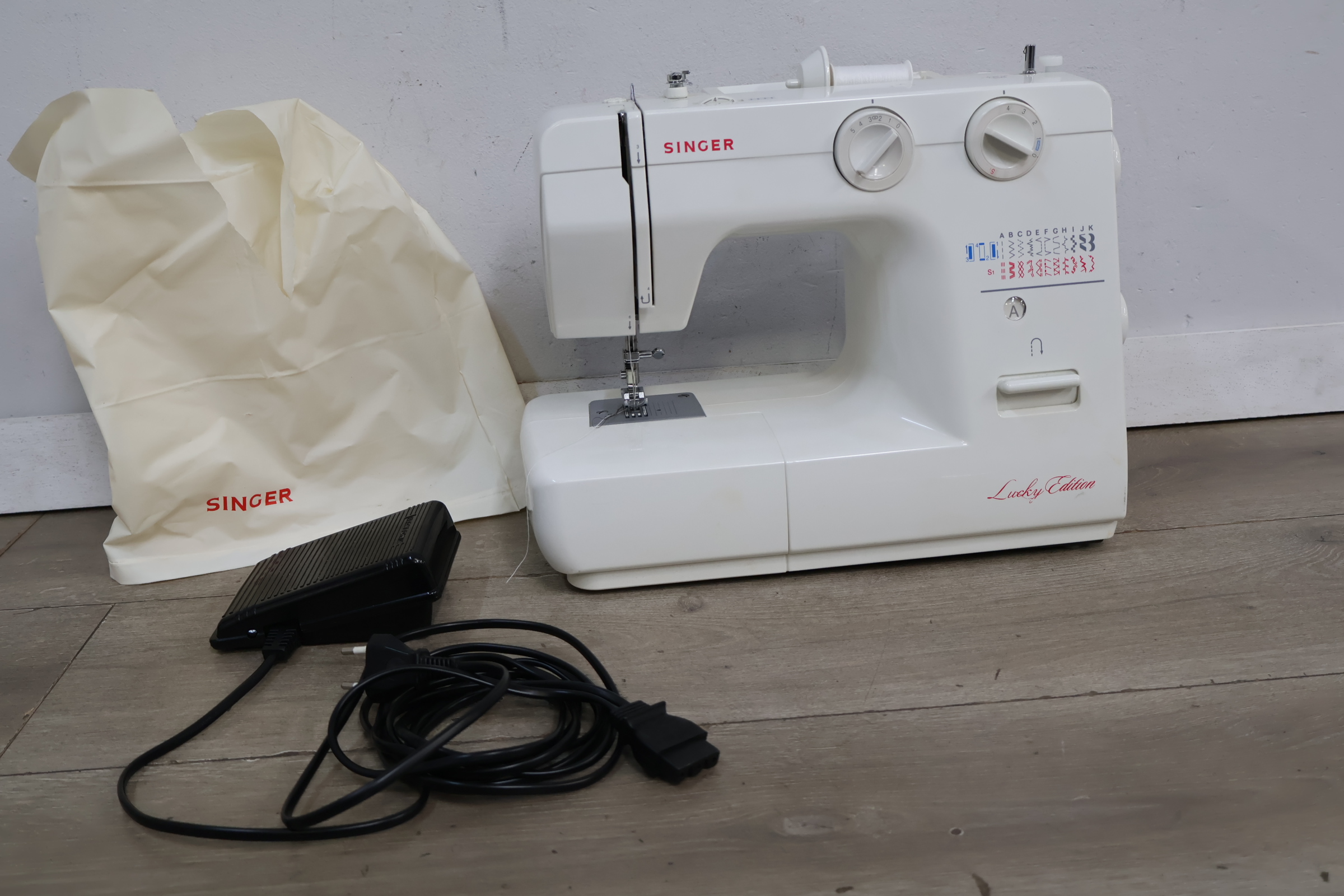 Singer Lucky Edition Naaimachine – foto 3 – kavel bij GSD Auctions, Zoeterwoude