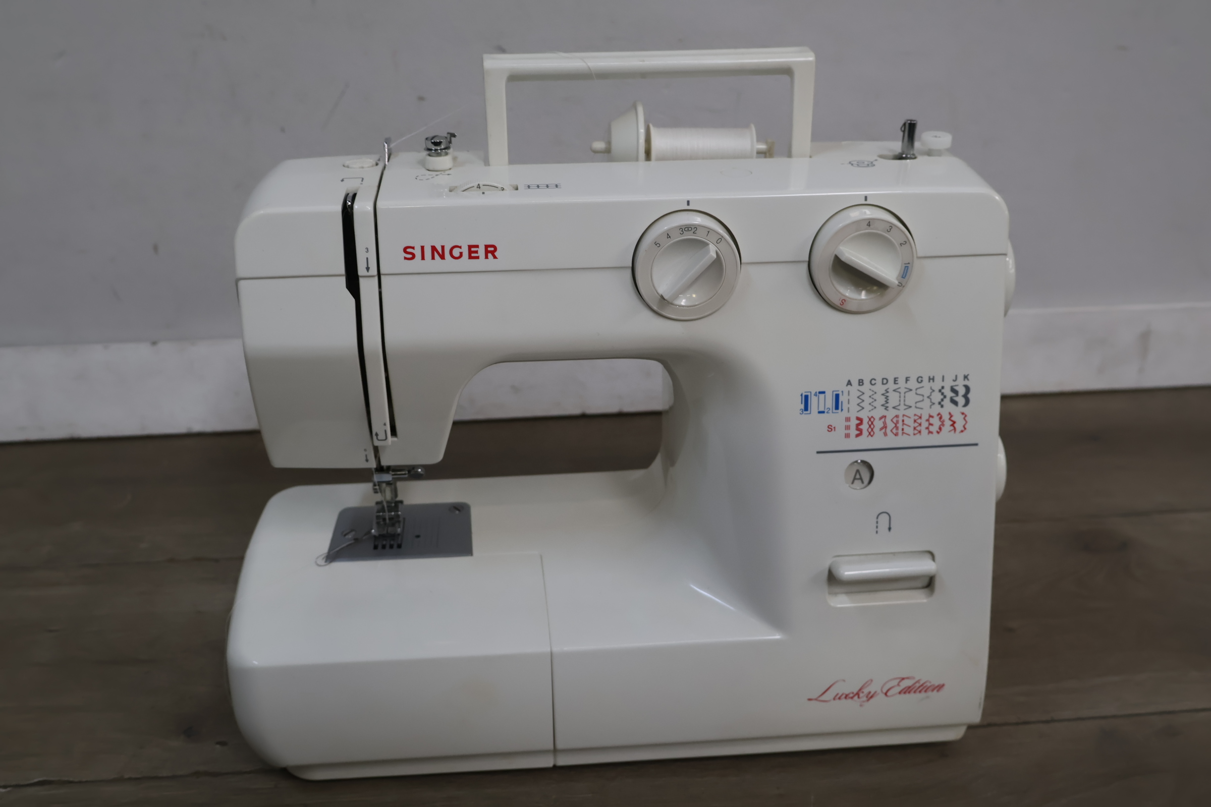 Singer Lucky Edition Naaimachine – foto 8 – kavel bij GSD Auctions, Zoeterwoude