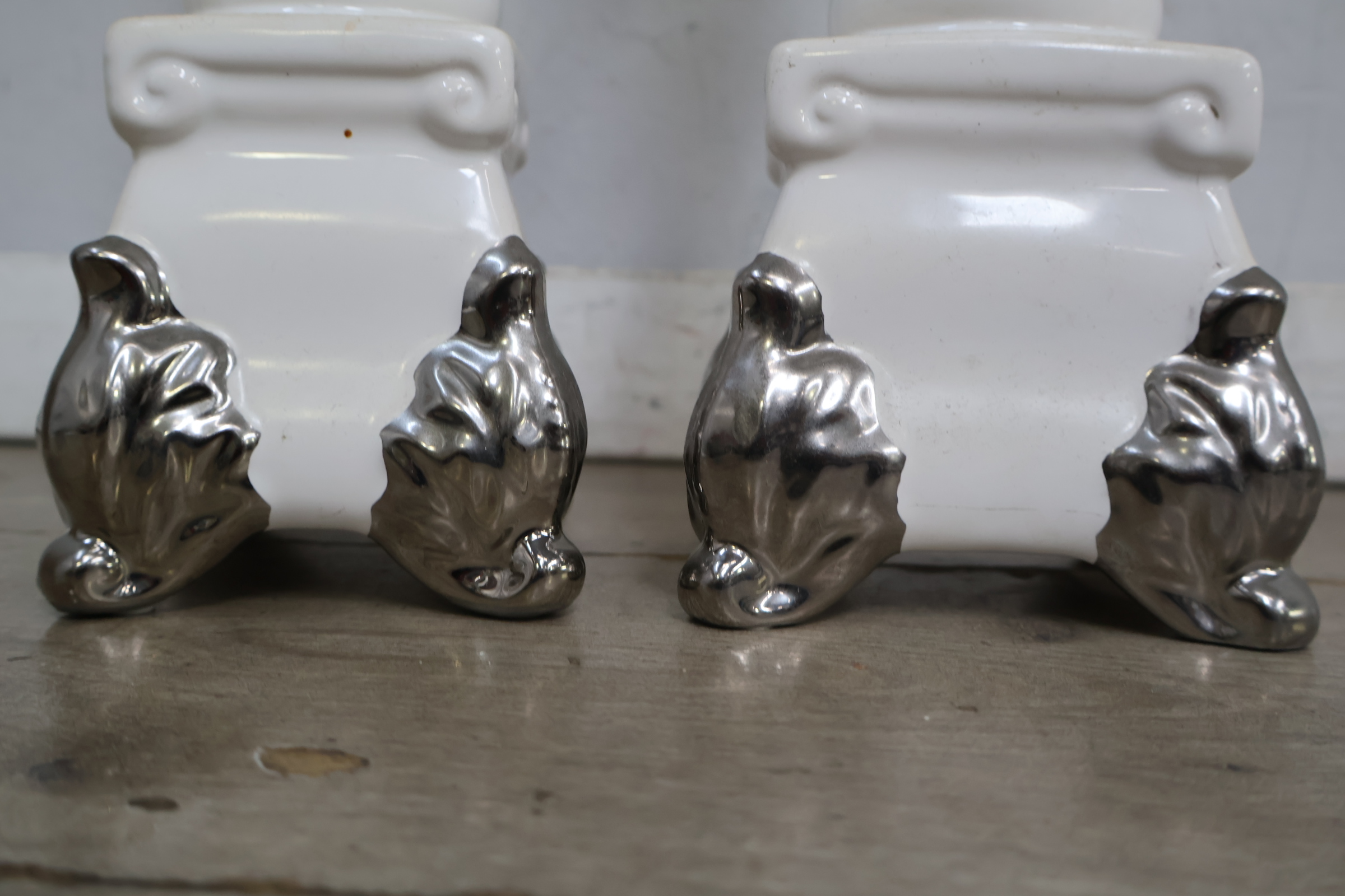 Set van 2 decoratieve kandelaren met kaars – foto 10 – kavel bij GSD Auctions, Zoeterwoude