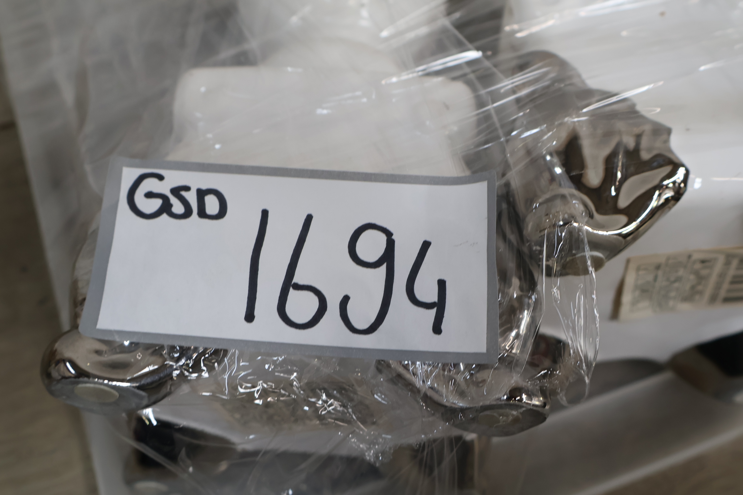 Set van 2 decoratieve kandelaren met kaars – foto 19 – kavel bij GSD Auctions, Zoeterwoude