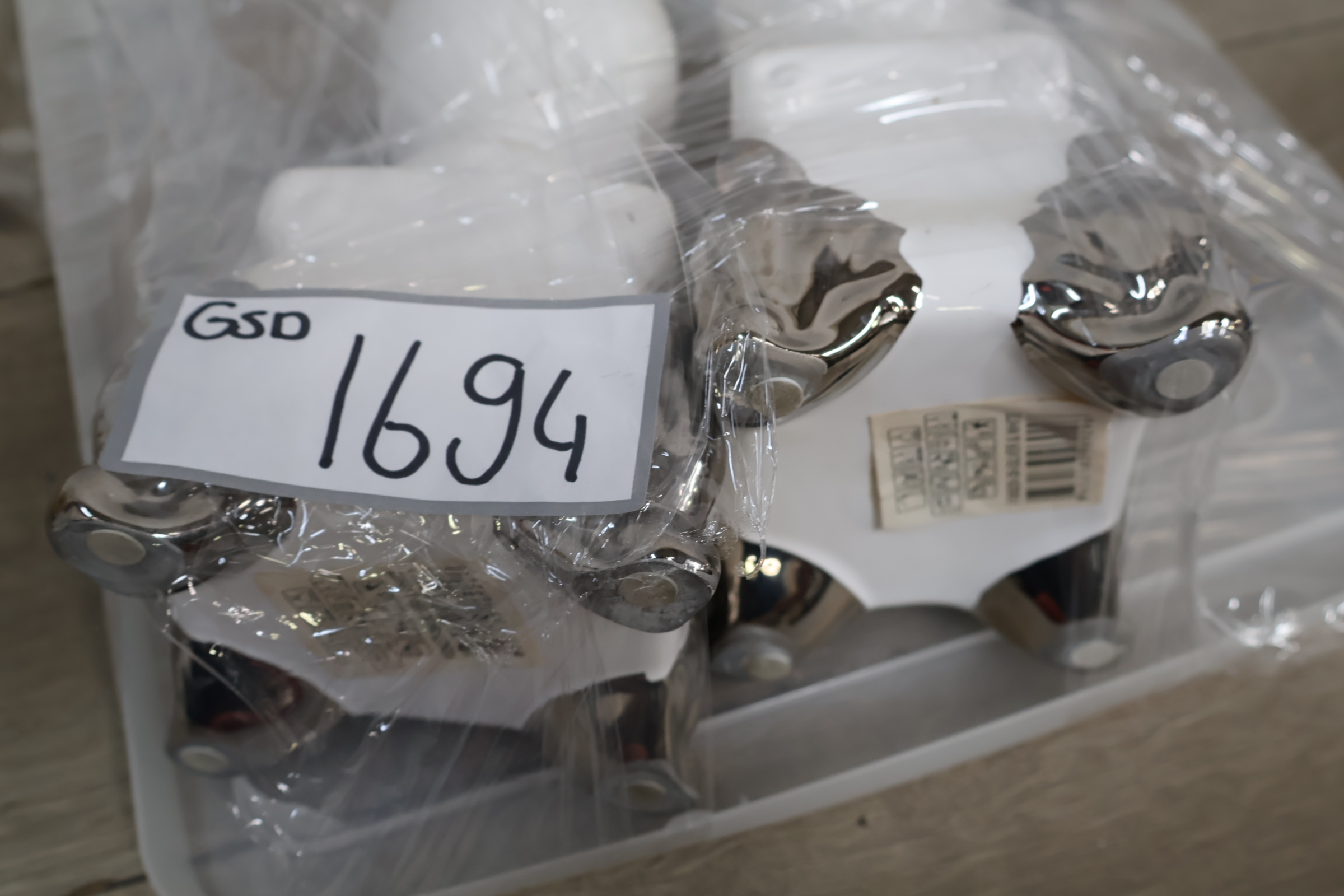 Set van 2 decoratieve kandelaren met kaars – foto 20 – kavel bij GSD Auctions, Zoeterwoude