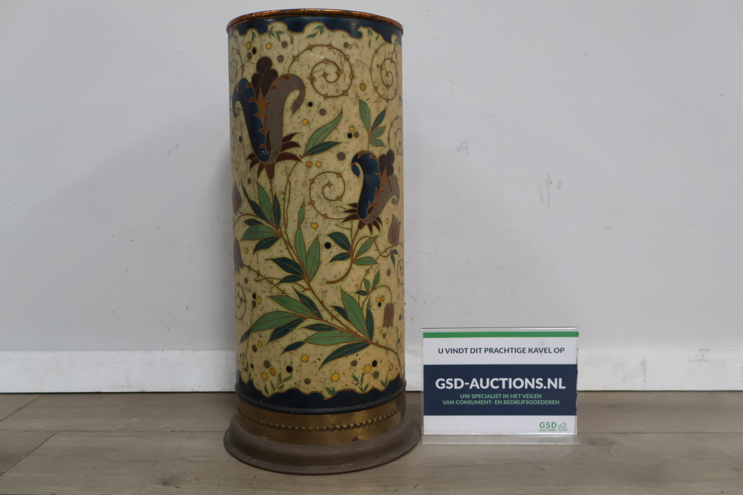 Decoratieve metalen parapluhouder met bloemenmotief – foto 2 – kavel bij GSD Auctions, Zoeterwoude