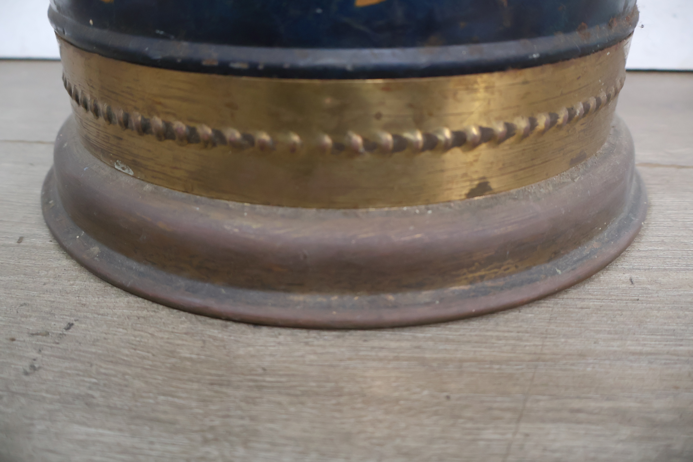 Decoratieve metalen parapluhouder met bloemenmotief – foto 5 – kavel bij GSD Auctions, Zoeterwoude