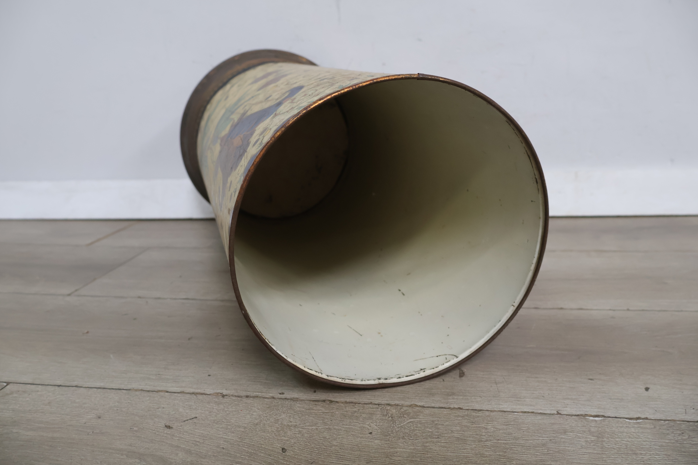 Decoratieve metalen parapluhouder met bloemenmotief – foto 13 – kavel bij GSD Auctions, Zoeterwoude