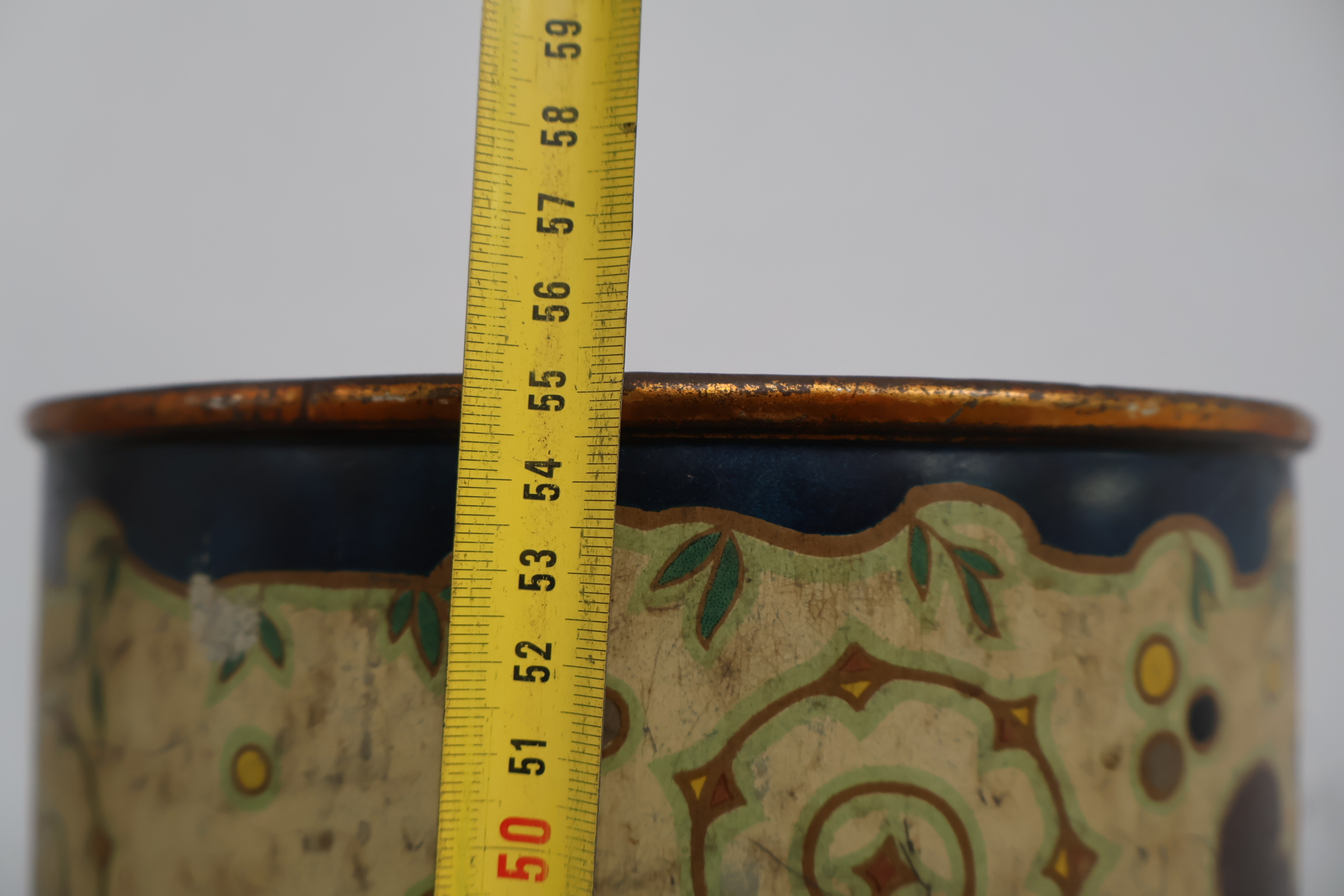 Decoratieve metalen parapluhouder met bloemenmotief – foto 17 – kavel bij GSD Auctions, Zoeterwoude