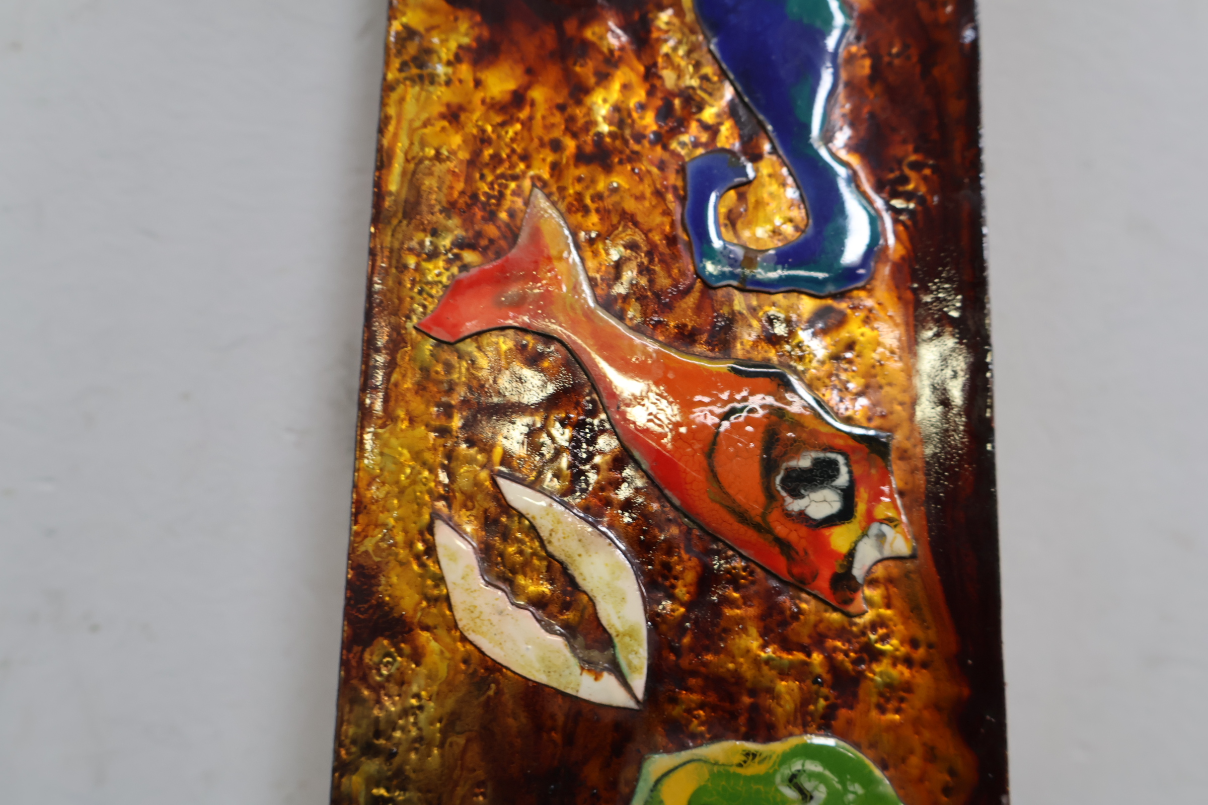 Gekleurde metalen wanddecoratie met zeeleven – foto 6 – kavel bij GSD Auctions, Zoeterwoude